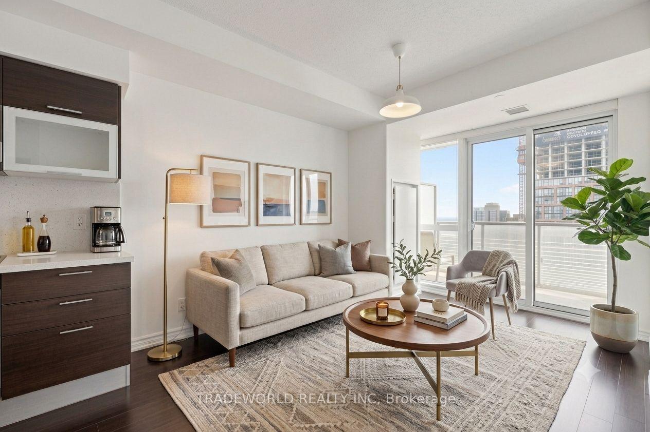 Photo 5 of Unit 3709, 386 Yonge Street, Toronto, Bay Street Corridor — HOMEH