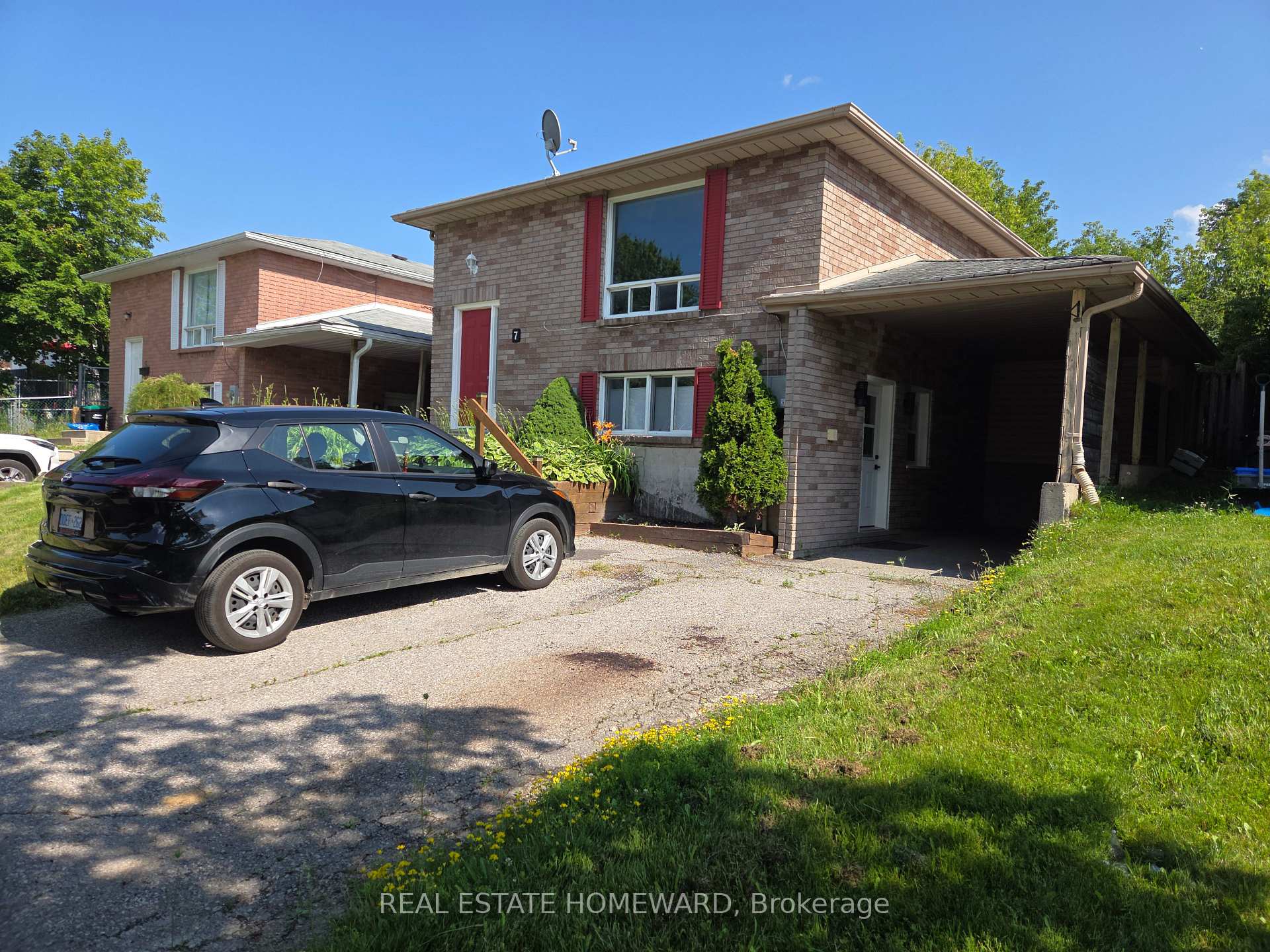 Front of Unit B, 7 Bristow Court