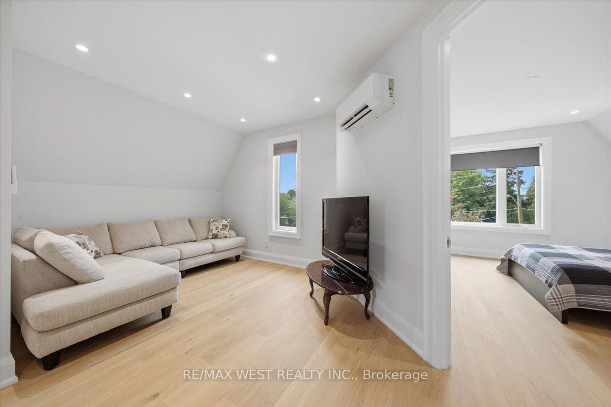 Photo 14 of 50 Rotherham Avenue, Toronto, Keelesdale-Eglinton West — HOMEH