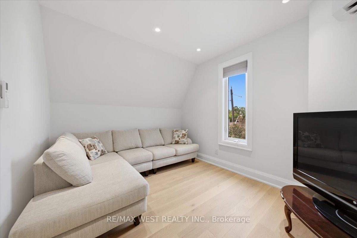 Photo 15 of 50 Rotherham Avenue, Toronto, Keelesdale-Eglinton West — HOMEH