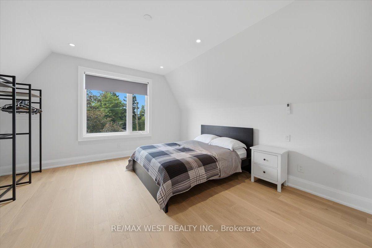 Photo 17 of 50 Rotherham Avenue, Toronto, Keelesdale-Eglinton West — HOMEH