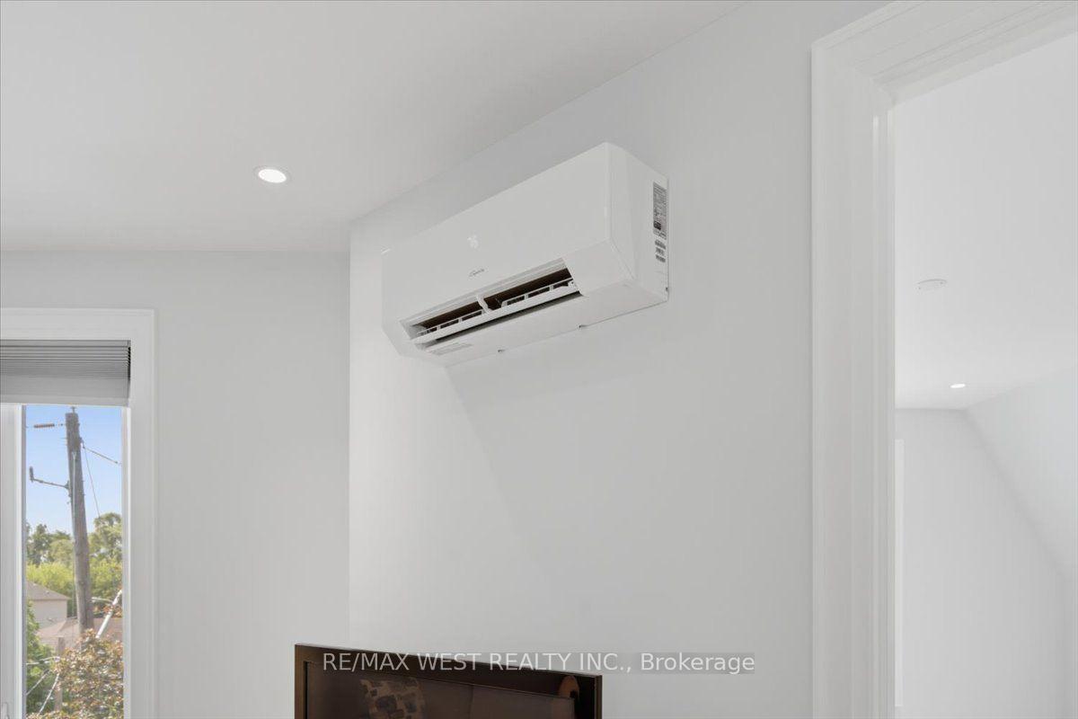 Photo 21 of 50 Rotherham Avenue, Toronto, Keelesdale-Eglinton West — HOMEH