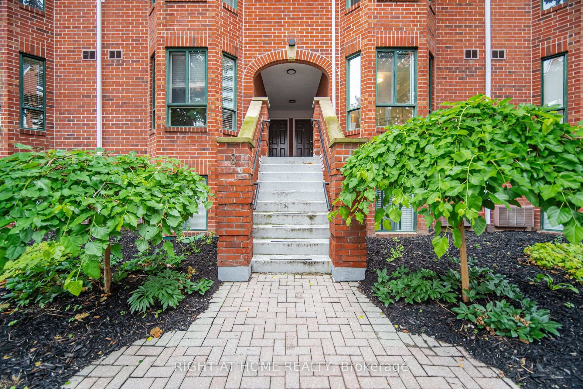Photo 1 of Unit TH 8A, 801 King Street, Toronto, Niagara — HOMEH