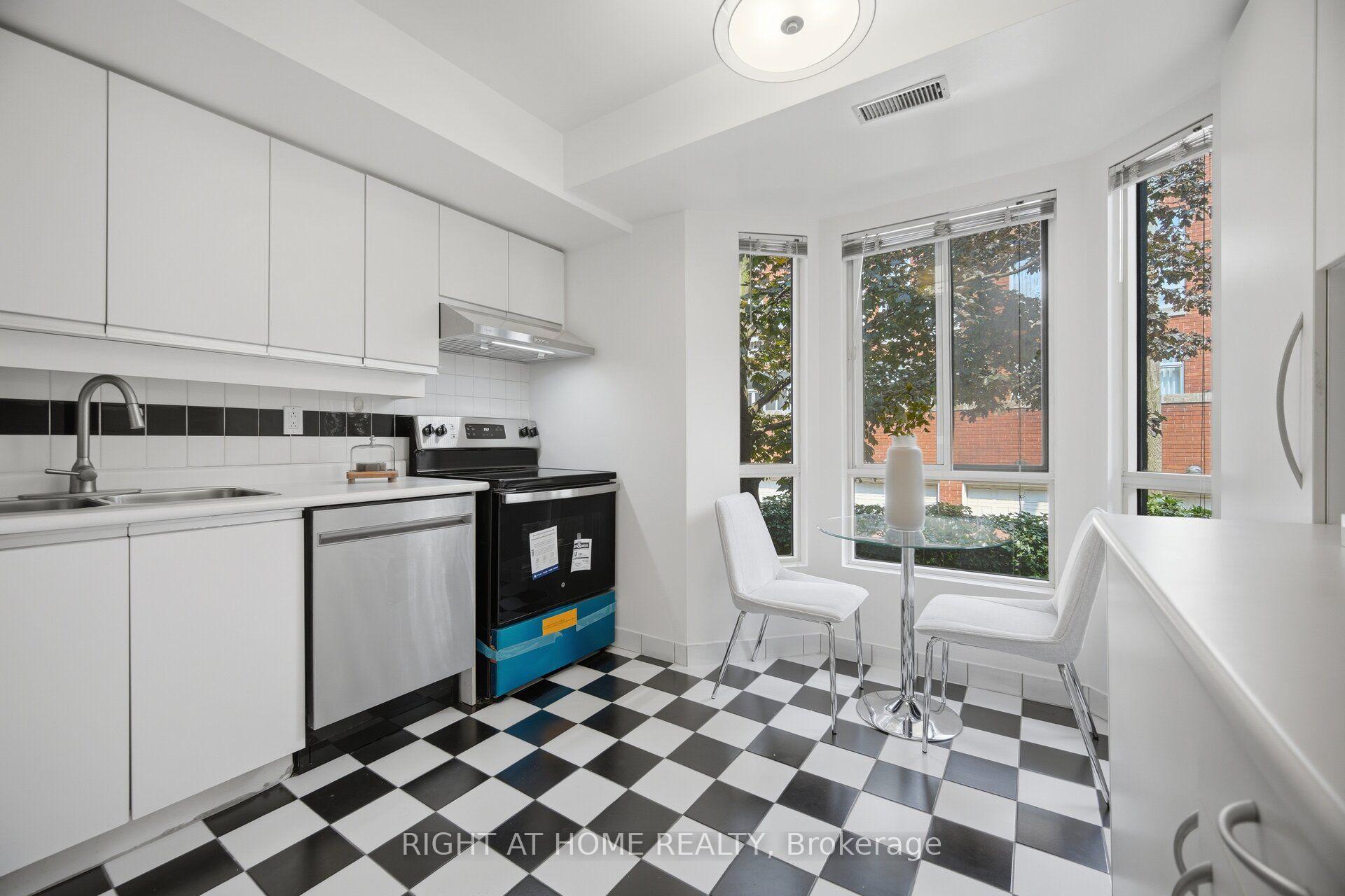Photo 4 of Unit TH 8A, 801 King Street, Toronto, Niagara — HOMEH
