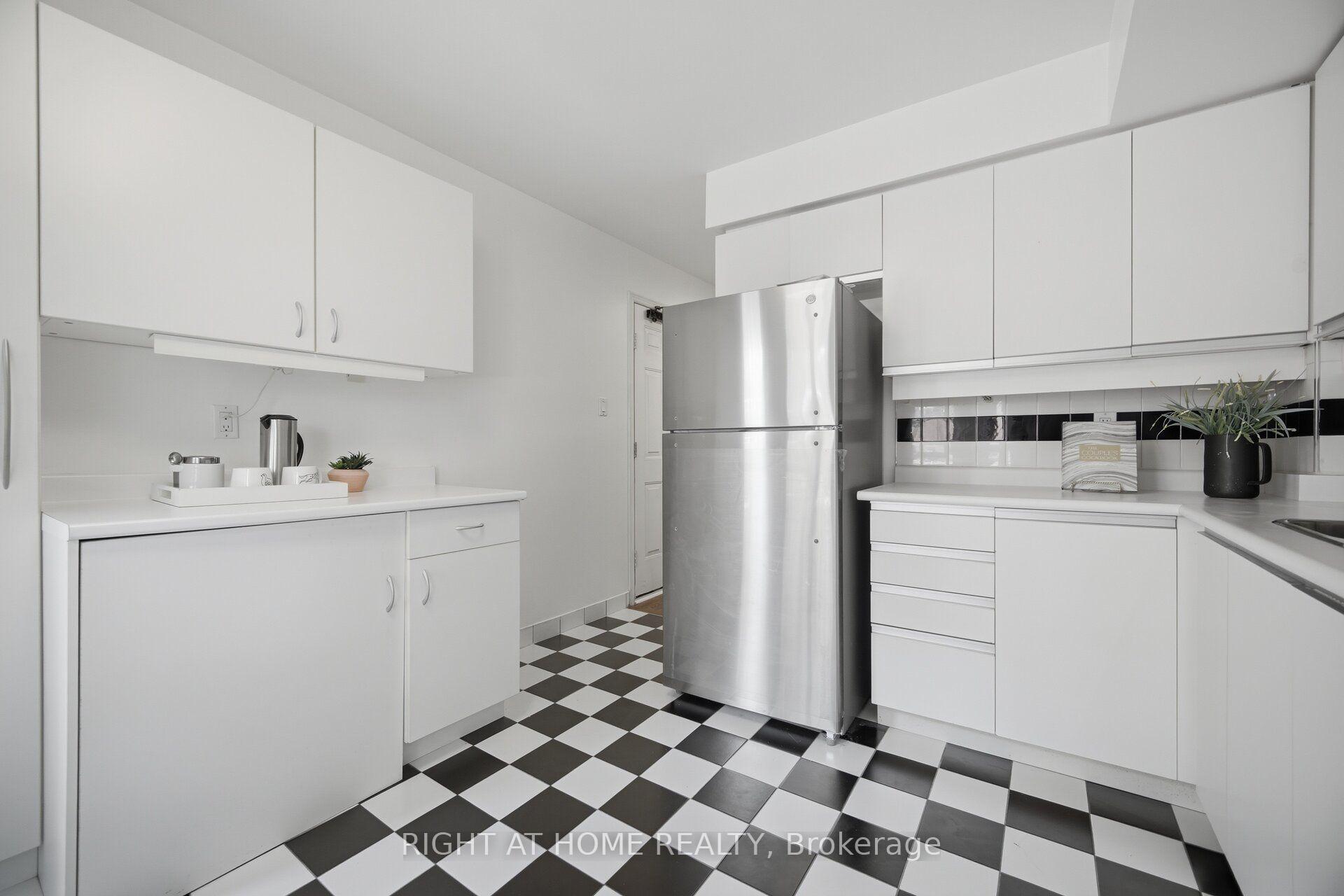 Photo 6 of Unit TH 8A, 801 King Street, Toronto, Niagara — HOMEH