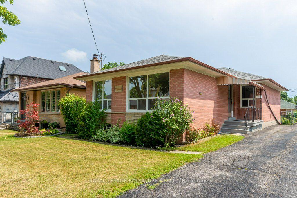 Photo 1 of 17 Risdon Court, Etobicoke, Eringate-Centennial-West Deane — HOMEH
