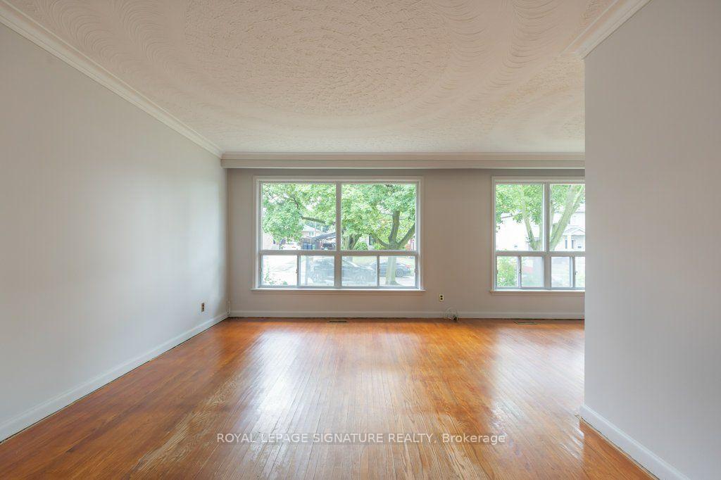 Photo 4 of 17 Risdon Court, Etobicoke, Eringate-Centennial-West Deane — HOMEH