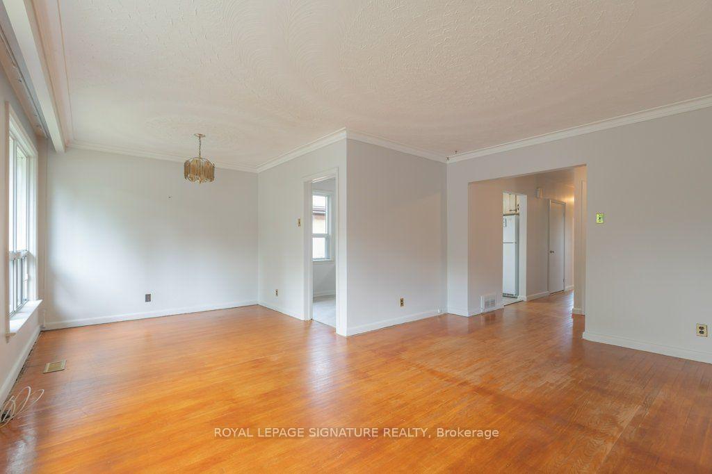 Photo 6 of 17 Risdon Court, Etobicoke, Eringate-Centennial-West Deane — HOMEH