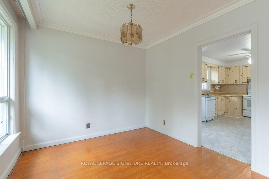 Photo 7 of 17 Risdon Court, Etobicoke, Eringate-Centennial-West Deane — HOMEH