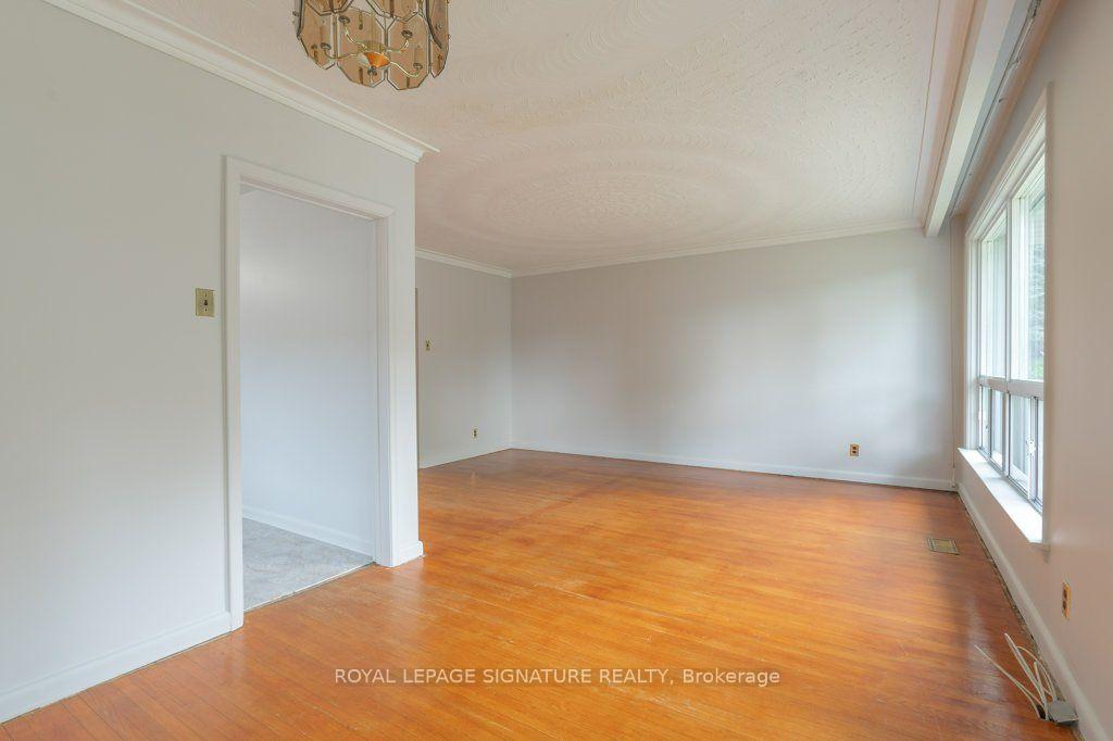 Photo 9 of 17 Risdon Court, Etobicoke, Eringate-Centennial-West Deane — HOMEH