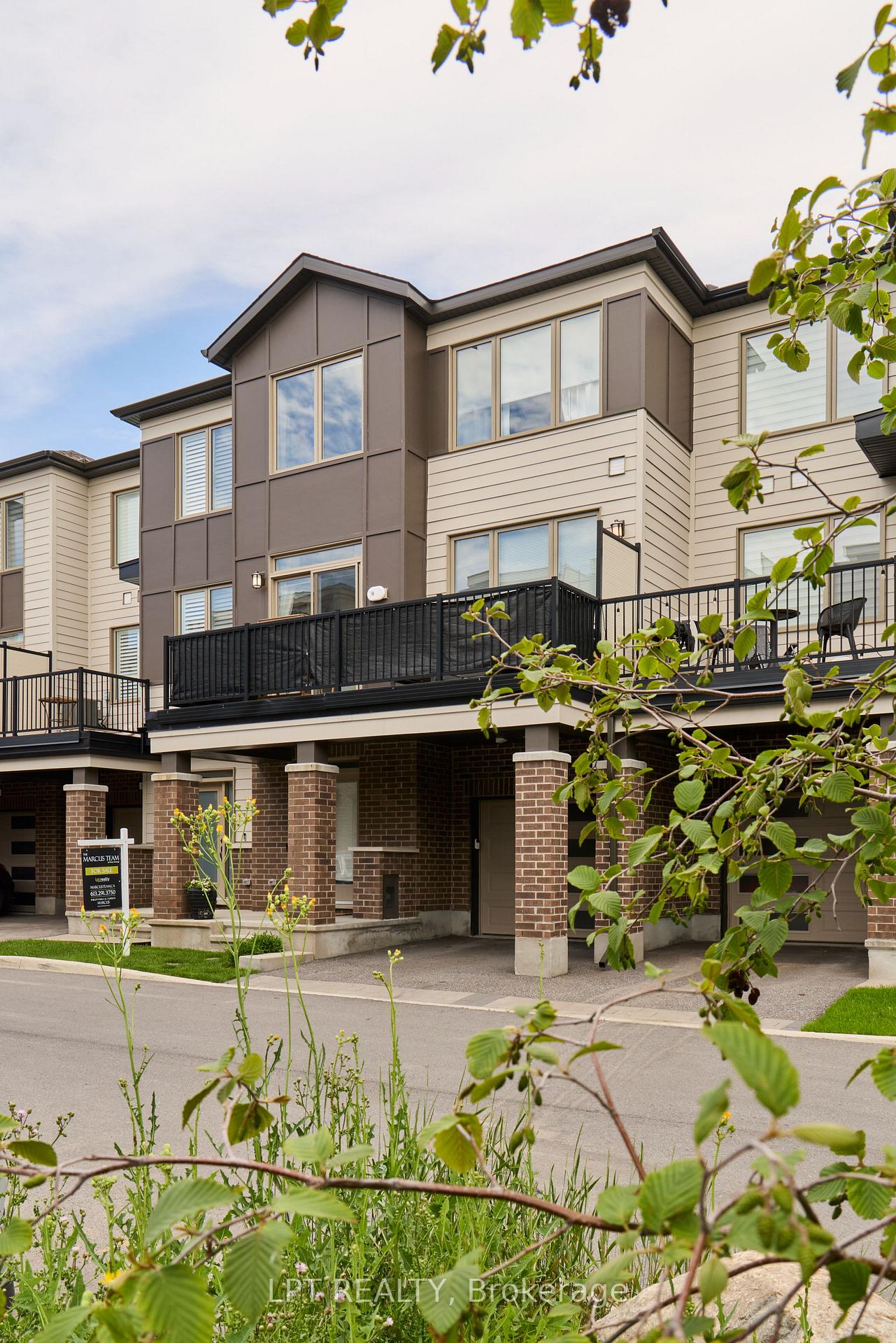 Photo 3 of 815 Kiniw Private, Ottawa, CFB Rockcliffe and Area — HOMEH
