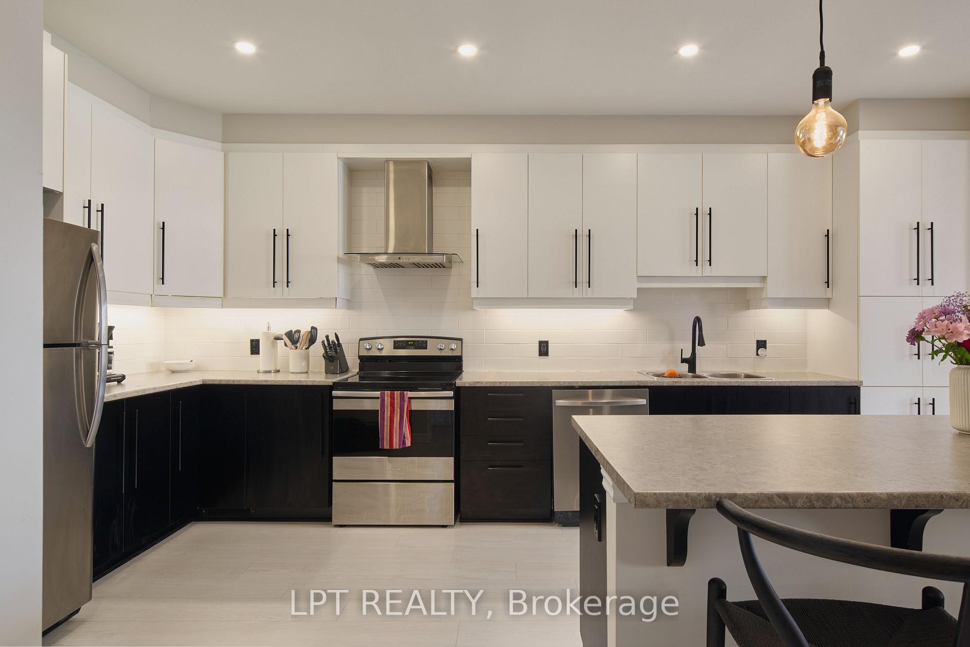 Photo 17 of 815 Kiniw Private, Ottawa, CFB Rockcliffe and Area — HOMEH