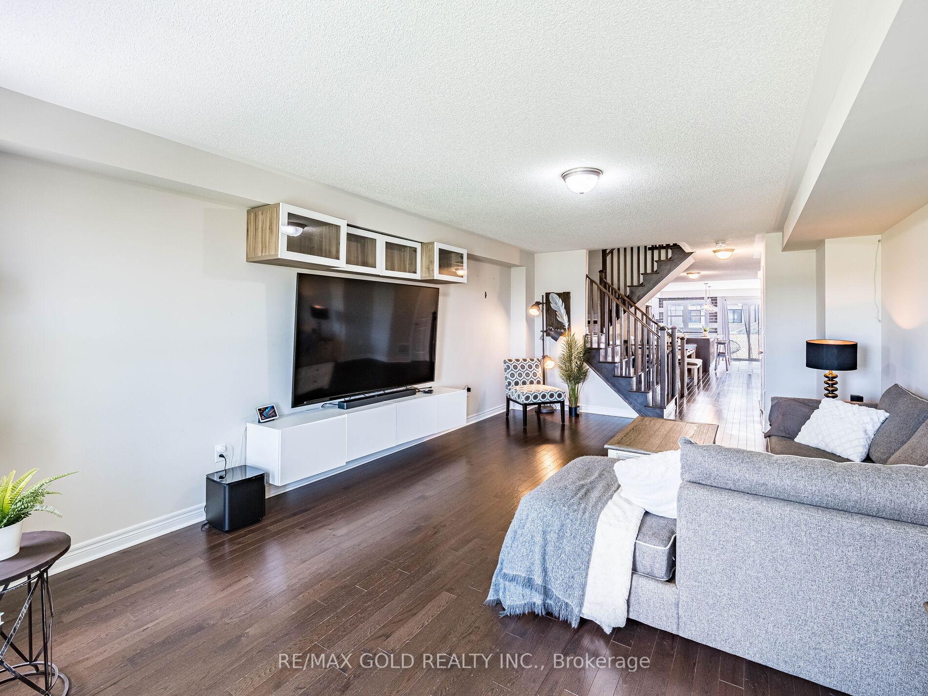 Photo 10 of 19 Sudeley Lane, Brampton, Northwest Brampton — HOMEH