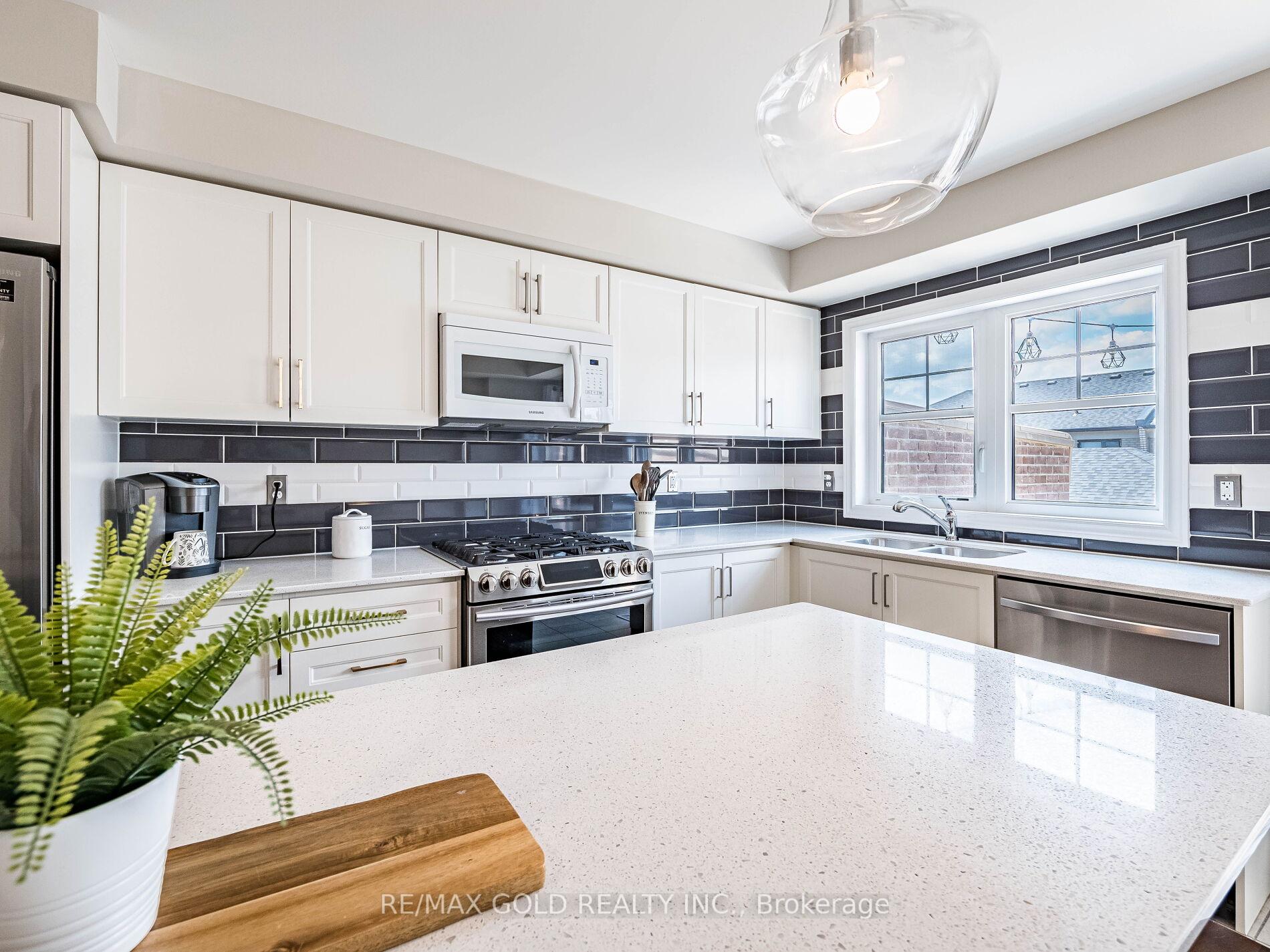 Photo 15 of 19 Sudeley Lane, Brampton, Northwest Brampton — HOMEH
