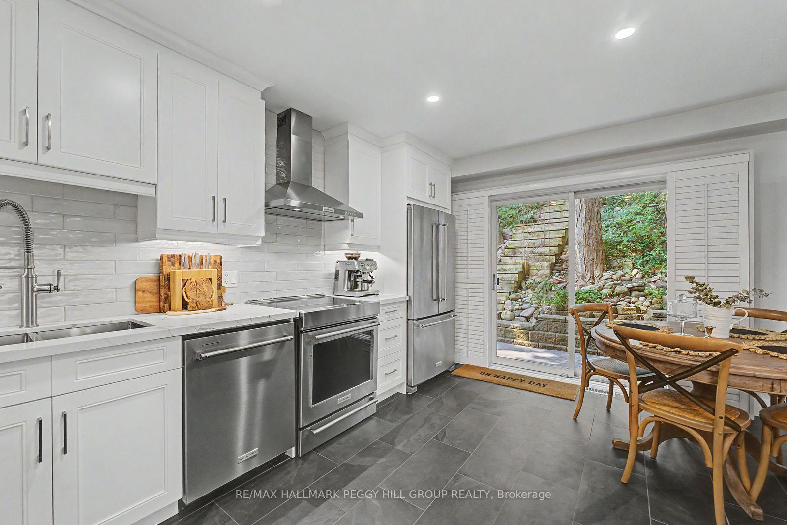 Photo 4 of 176B Collier Street, Barrie, Codrington — HOMEH