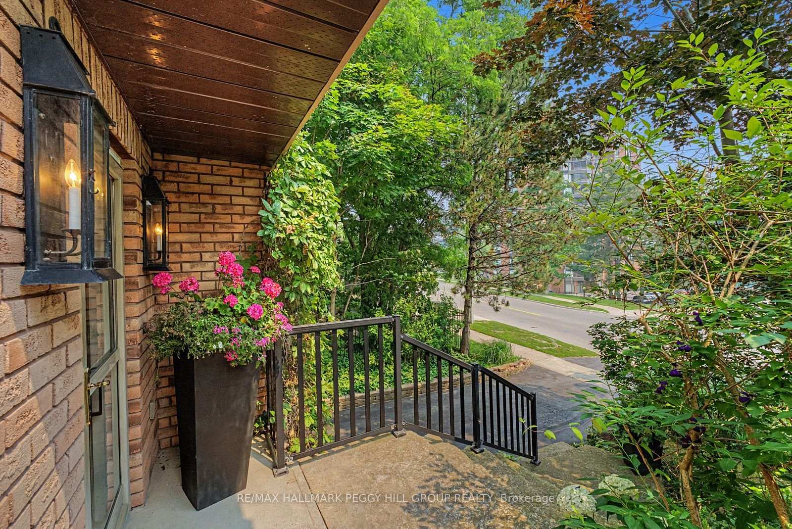 Photo 22 of 176B Collier Street, Barrie, Codrington — HOMEH