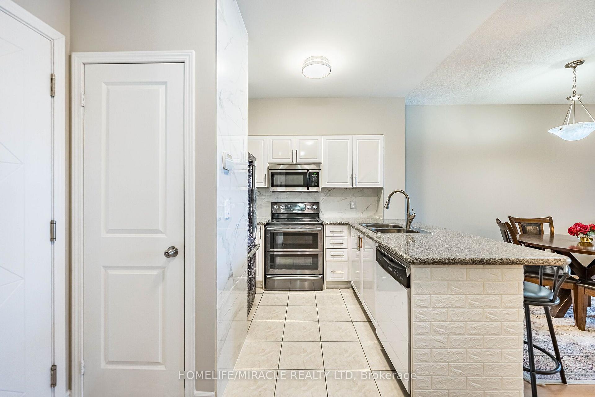 Photo 4 of Unit 121, 18 Harding Boulevard, Richmond Hill, Harding — HOMEH