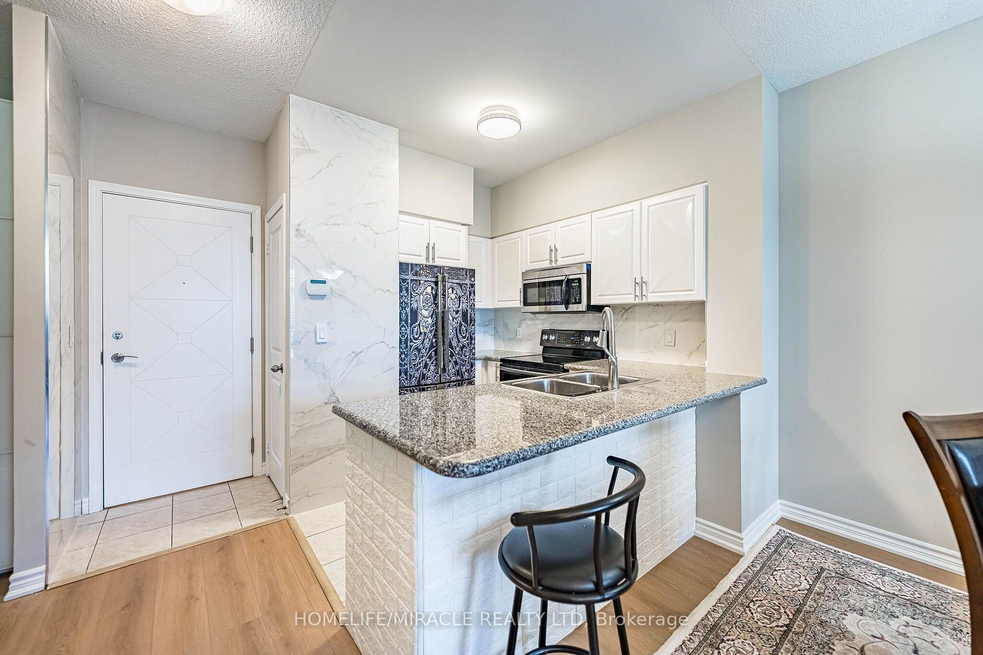 Photo 3 of Unit 121, 18 Harding Boulevard, Richmond Hill, Harding — HOMEH