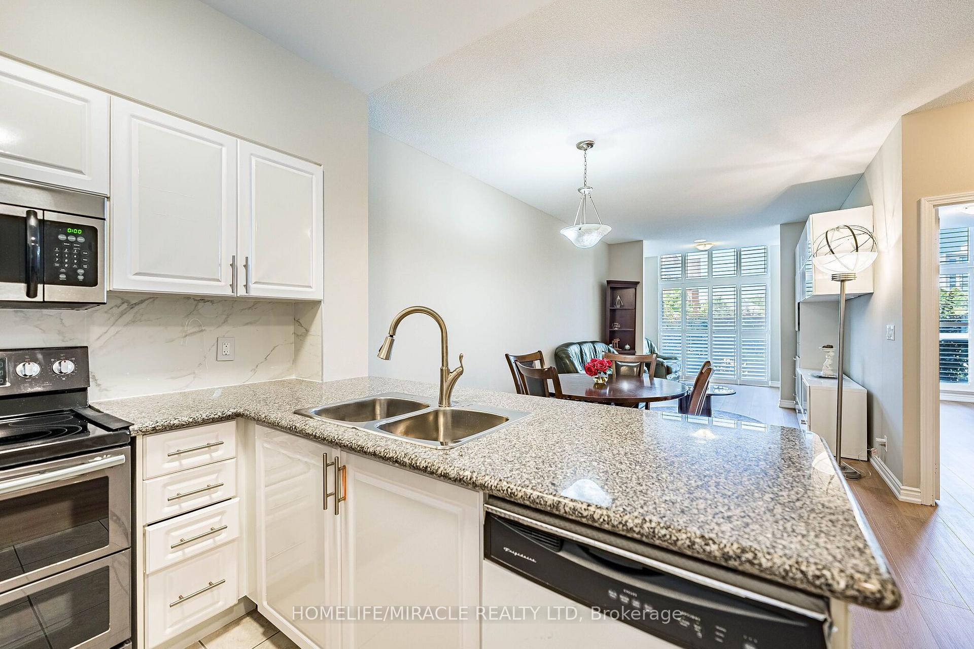 Photo 1 of Unit 121, 18 Harding Boulevard, Richmond Hill, Harding — HOMEH