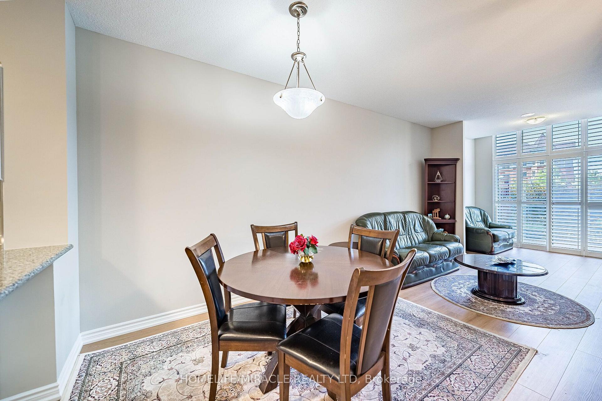 Photo 8 of Unit 121, 18 Harding Boulevard, Richmond Hill, Harding — HOMEH