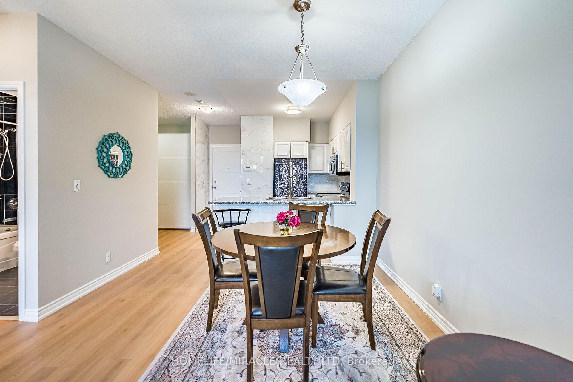 Photo 9 of Unit 121, 18 Harding Boulevard, Richmond Hill, Harding — HOMEH