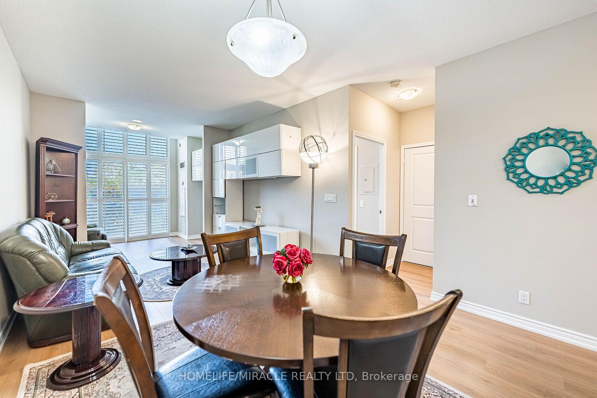 Photo 10 of Unit 121, 18 Harding Boulevard, Richmond Hill, Harding — HOMEH