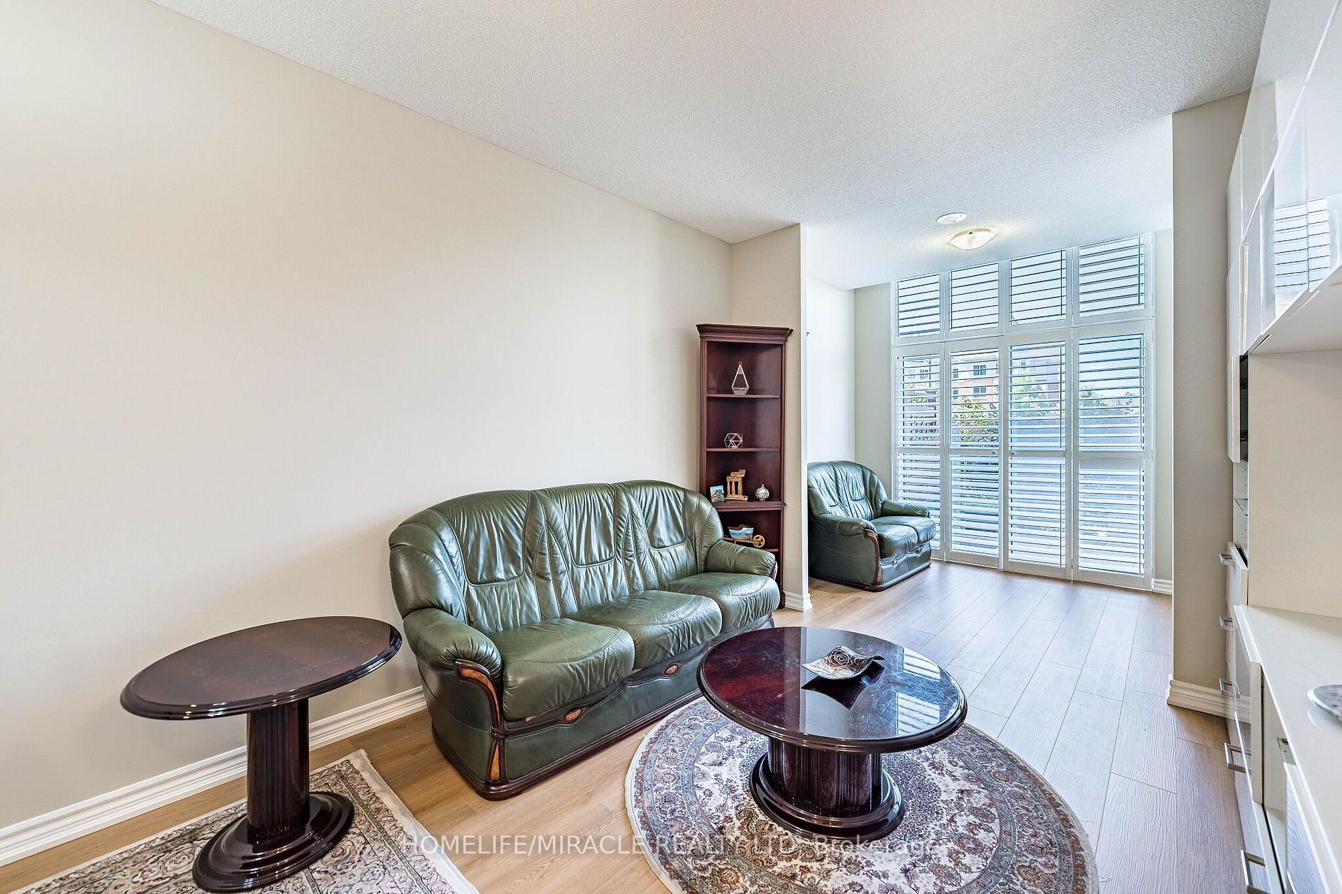 Photo 11 of Unit 121, 18 Harding Boulevard, Richmond Hill, Harding — HOMEH