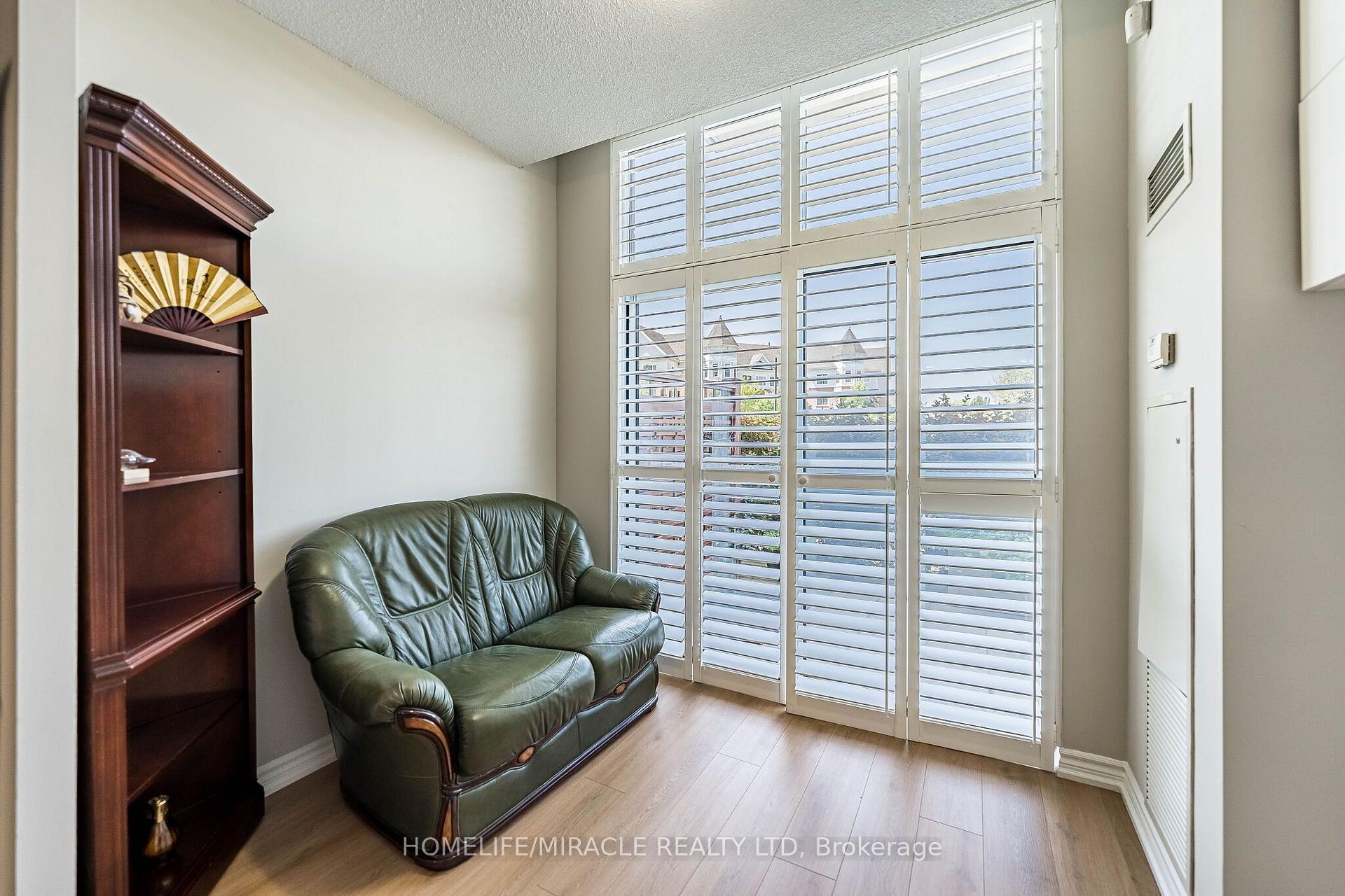 Photo 12 of Unit 121, 18 Harding Boulevard, Richmond Hill, Harding — HOMEH