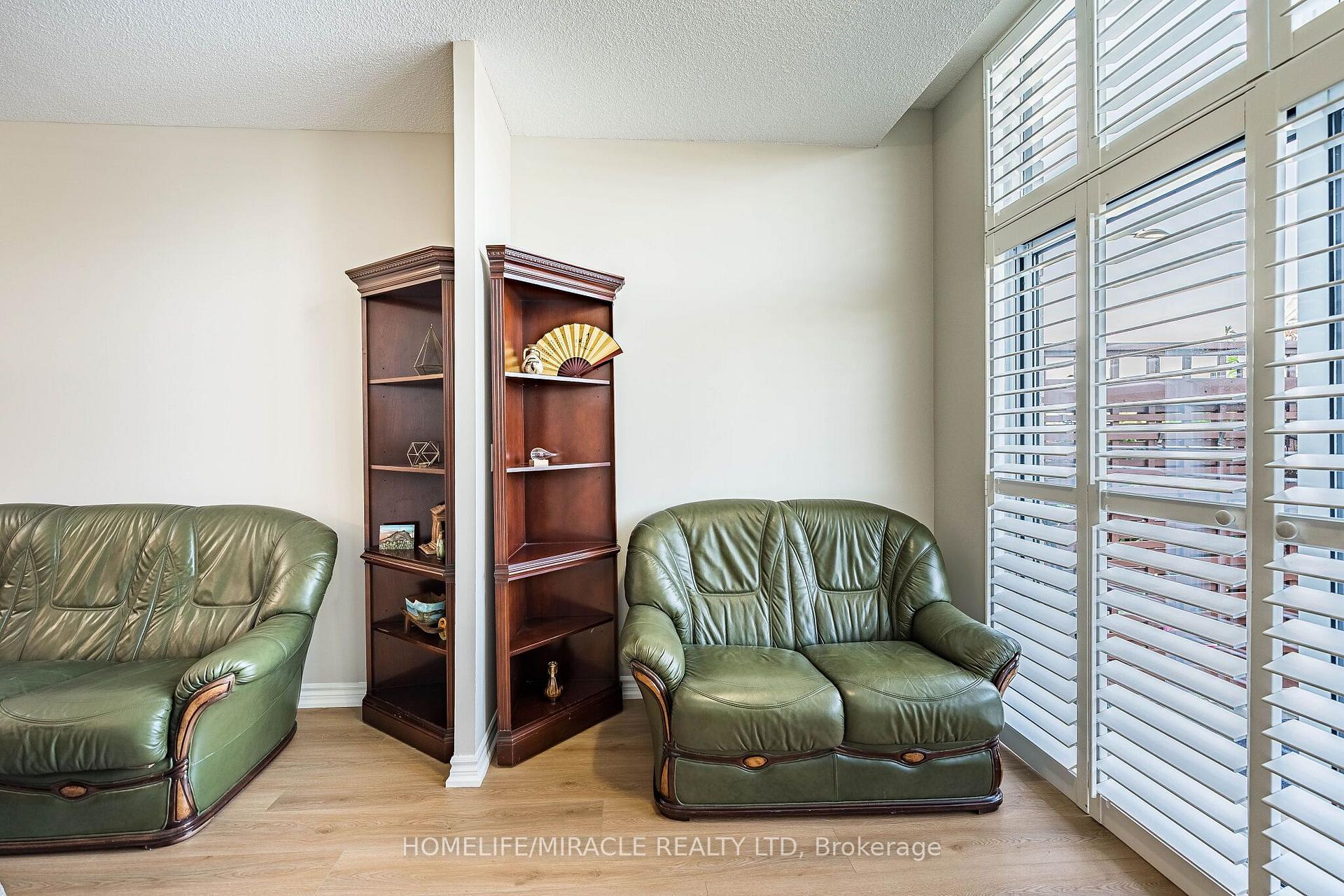 Photo 14 of Unit 121, 18 Harding Boulevard, Richmond Hill, Harding — HOMEH