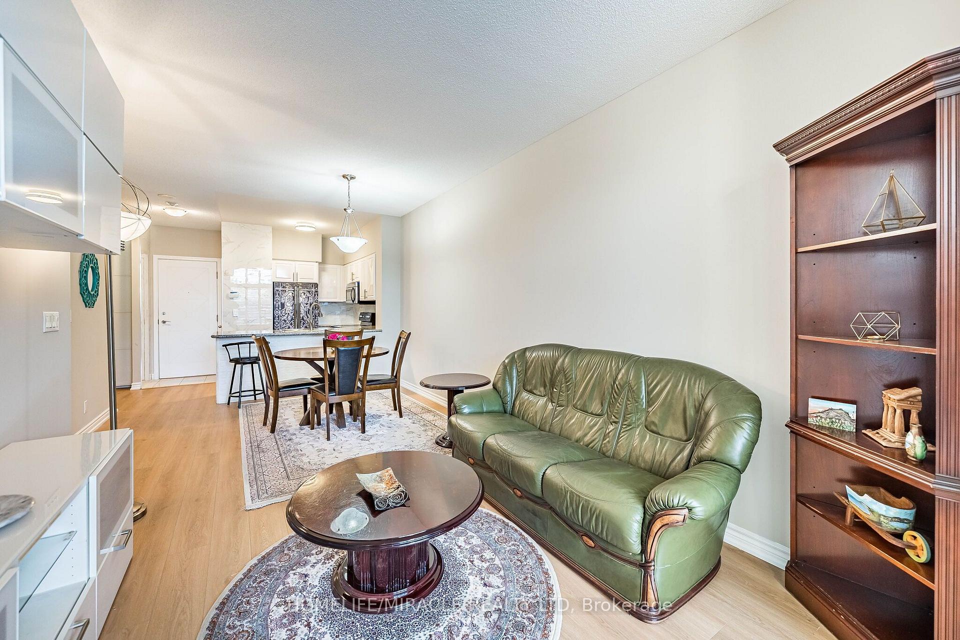Photo 13 of Unit 121, 18 Harding Boulevard, Richmond Hill, Harding — HOMEH