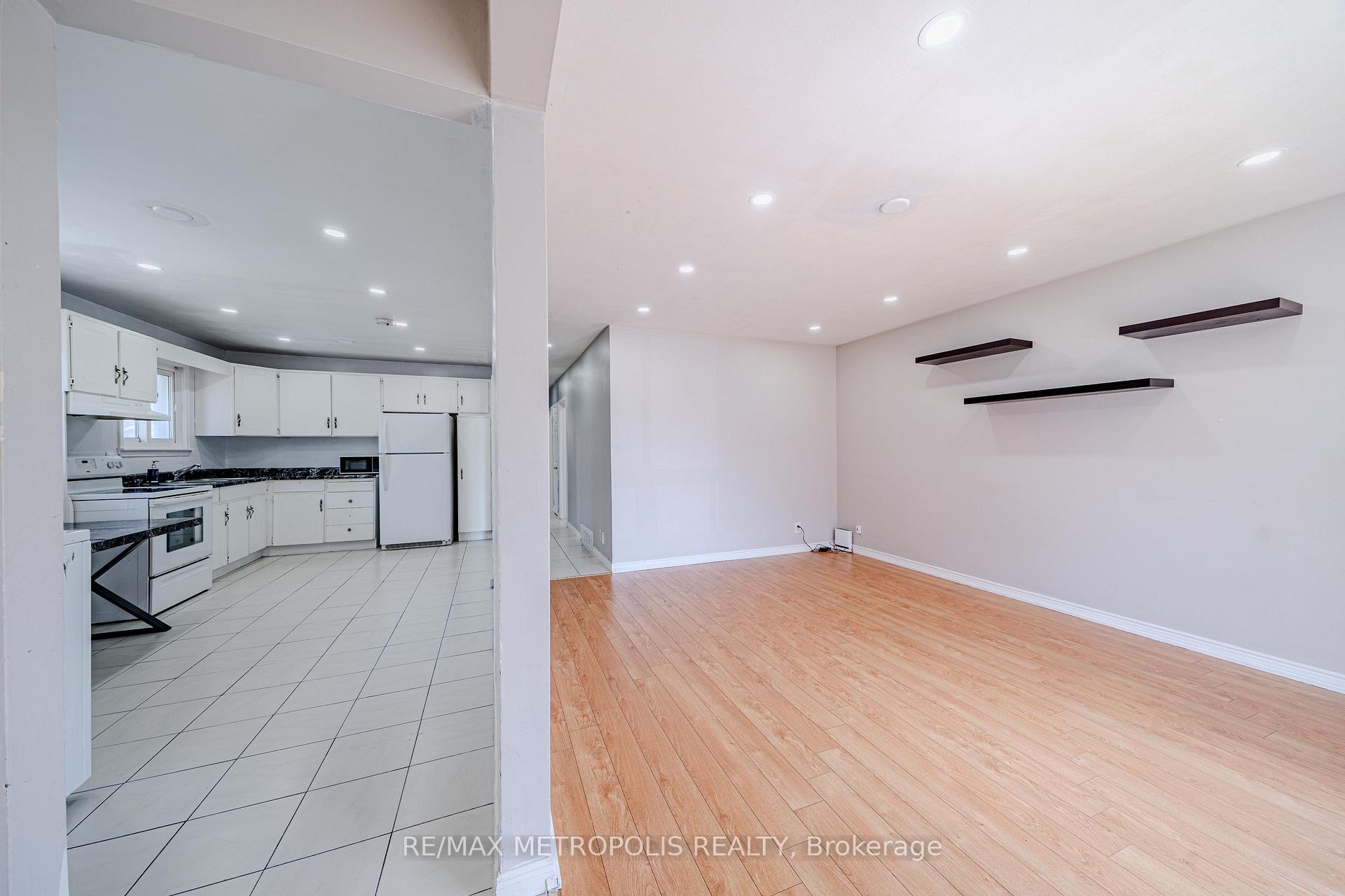 Photo 5 of 235 Waverly Street S, Oshawa, Vanier — HOMEH