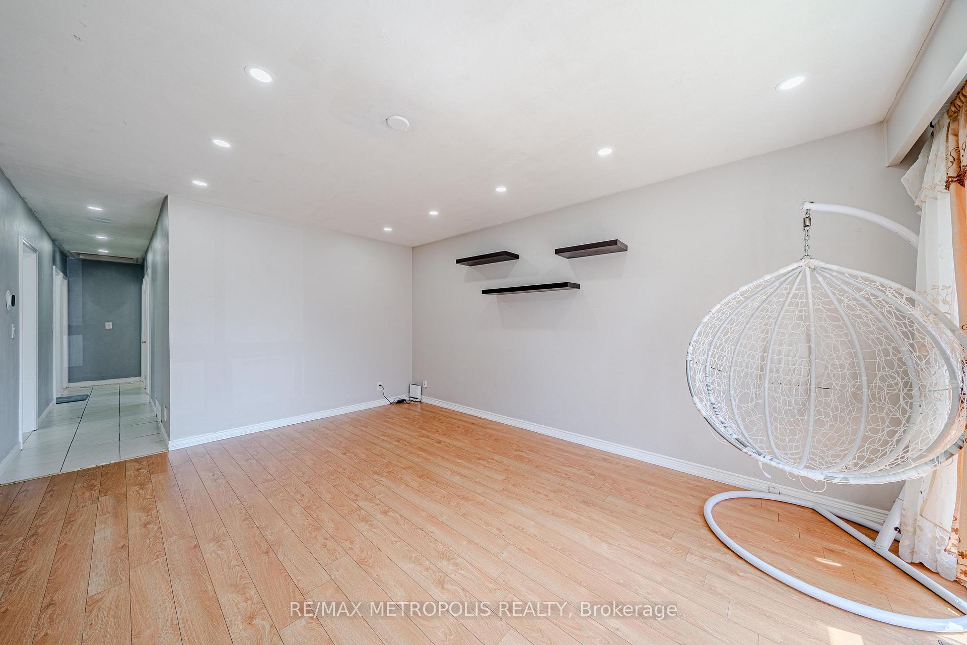 Photo 6 of 235 Waverly Street S, Oshawa, Vanier — HOMEH