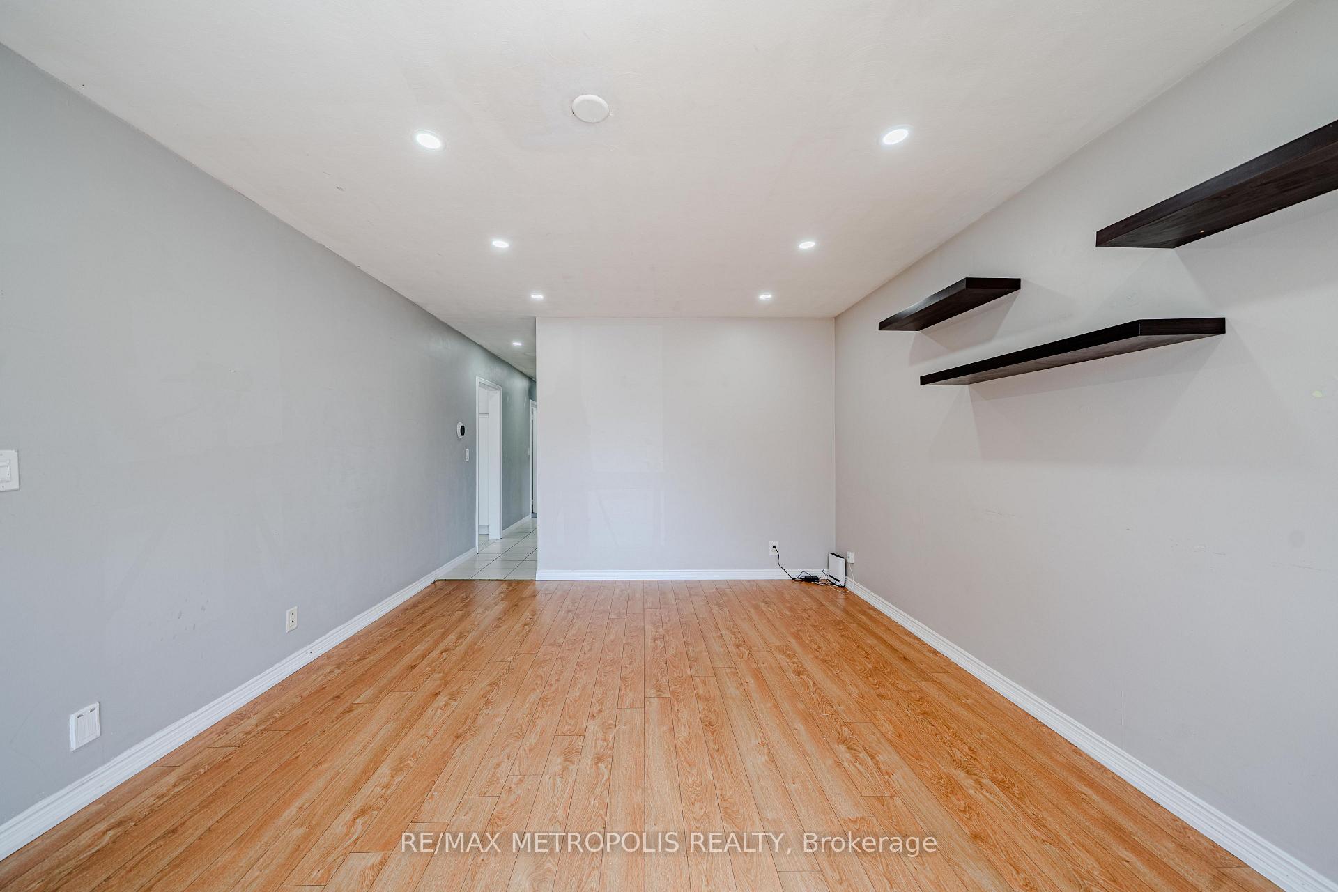 Photo 7 of 235 Waverly Street S, Oshawa, Vanier — HOMEH