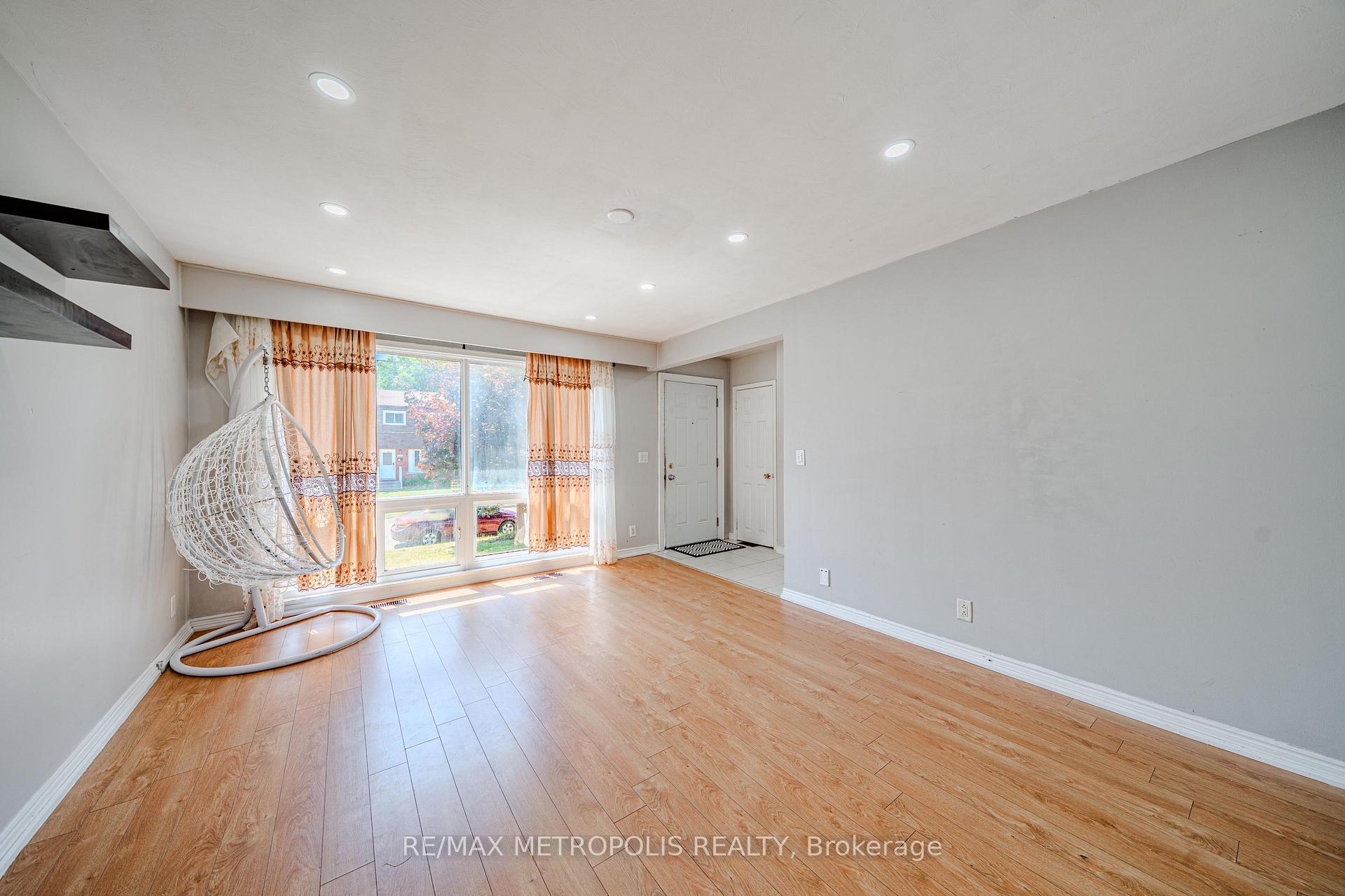 Photo 8 of 235 Waverly Street S, Oshawa, Vanier — HOMEH