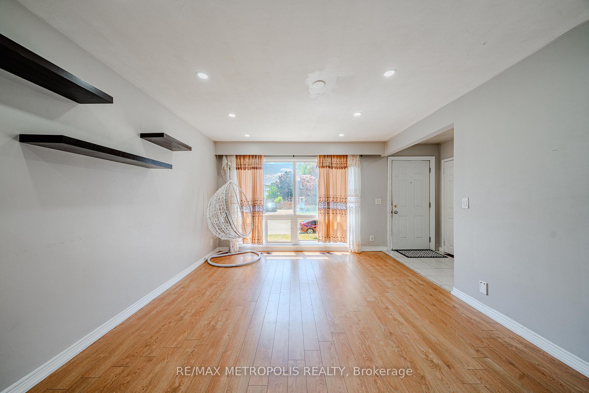 Photo 9 of 235 Waverly Street S, Oshawa, Vanier — HOMEH