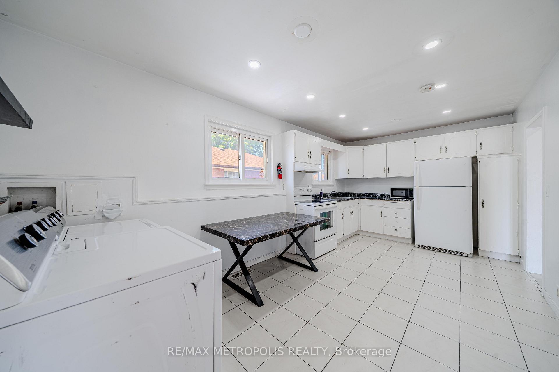 Photo 11 of 235 Waverly Street S, Oshawa, Vanier — HOMEH