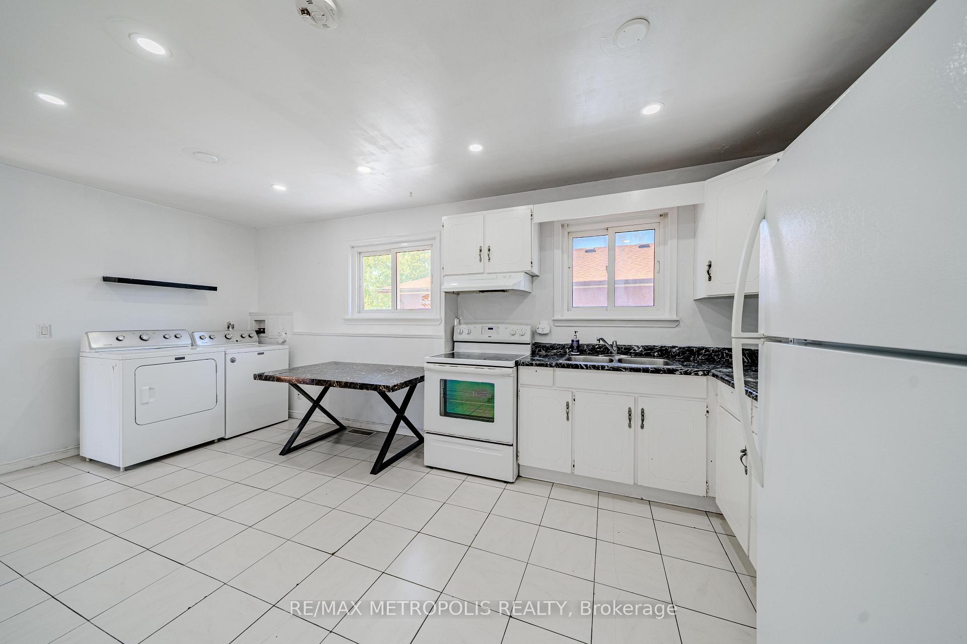 Photo 13 of 235 Waverly Street S, Oshawa, Vanier — HOMEH