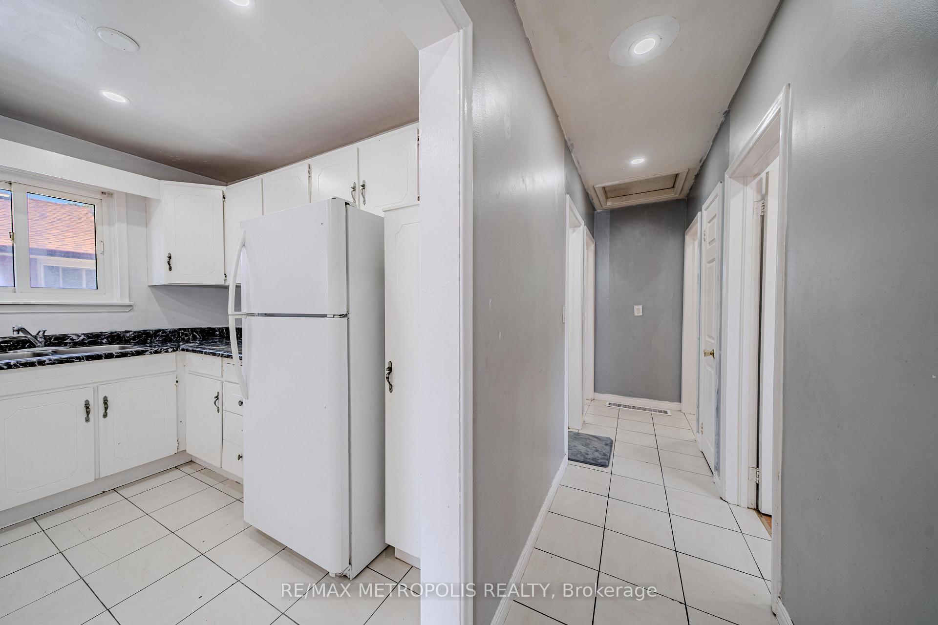 Photo 14 of 235 Waverly Street S, Oshawa, Vanier — HOMEH
