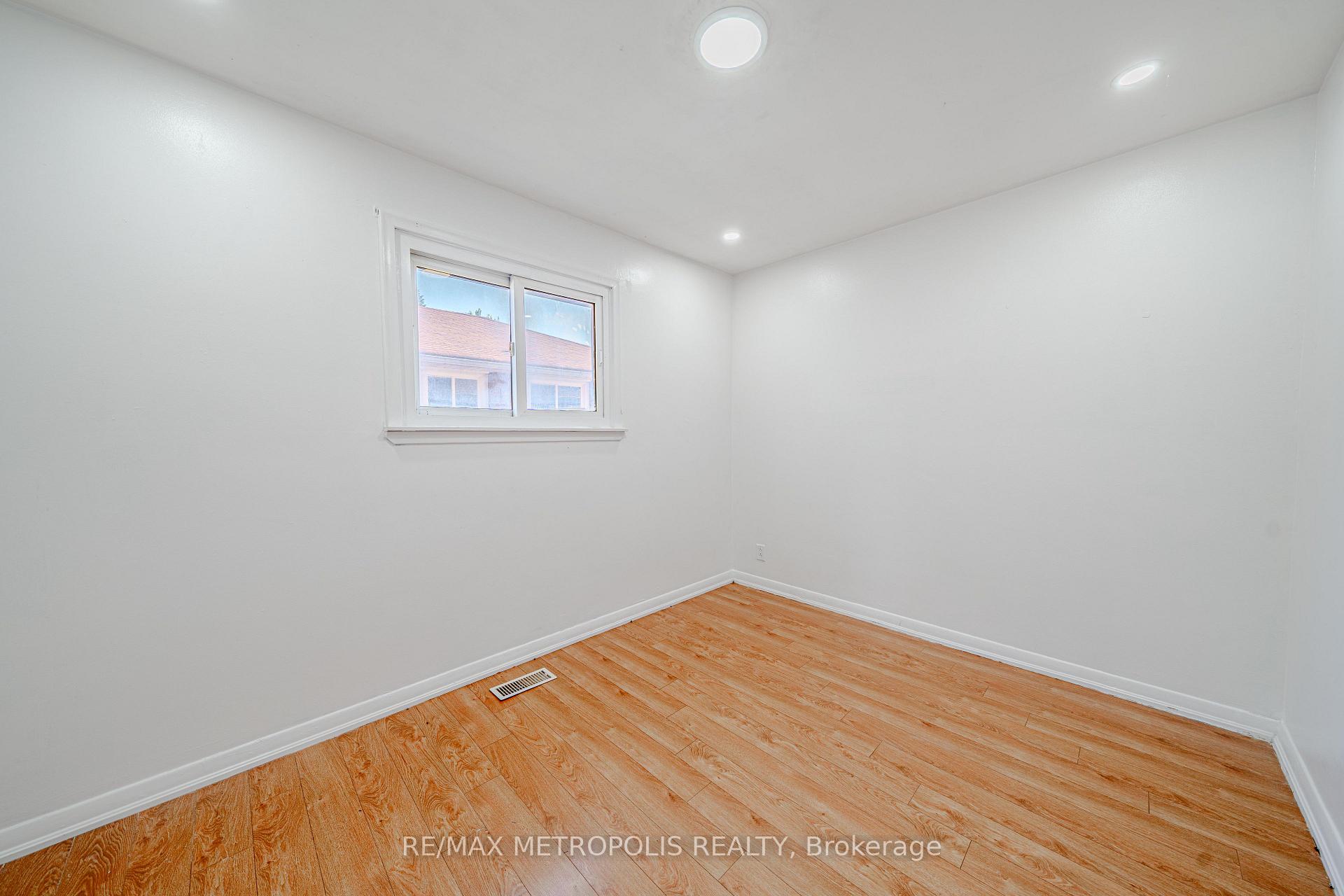 Photo 15 of 235 Waverly Street S, Oshawa, Vanier — HOMEH