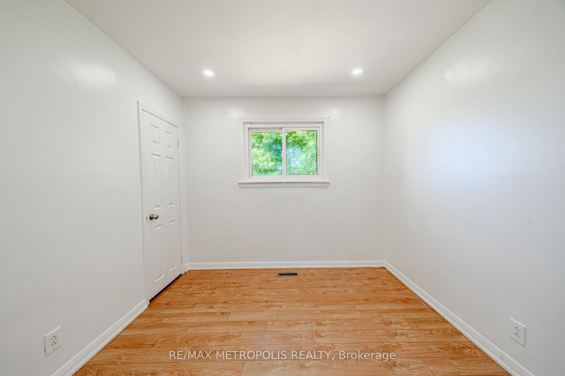 Photo 20 of 235 Waverly Street S, Oshawa, Vanier — HOMEH