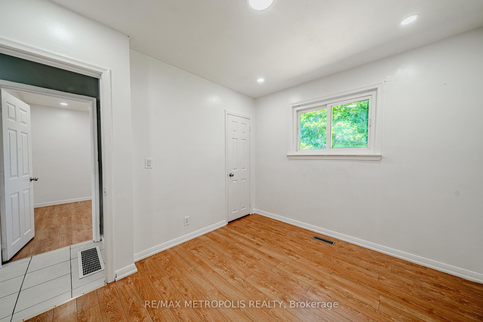 Photo 21 of 235 Waverly Street S, Oshawa, Vanier — HOMEH