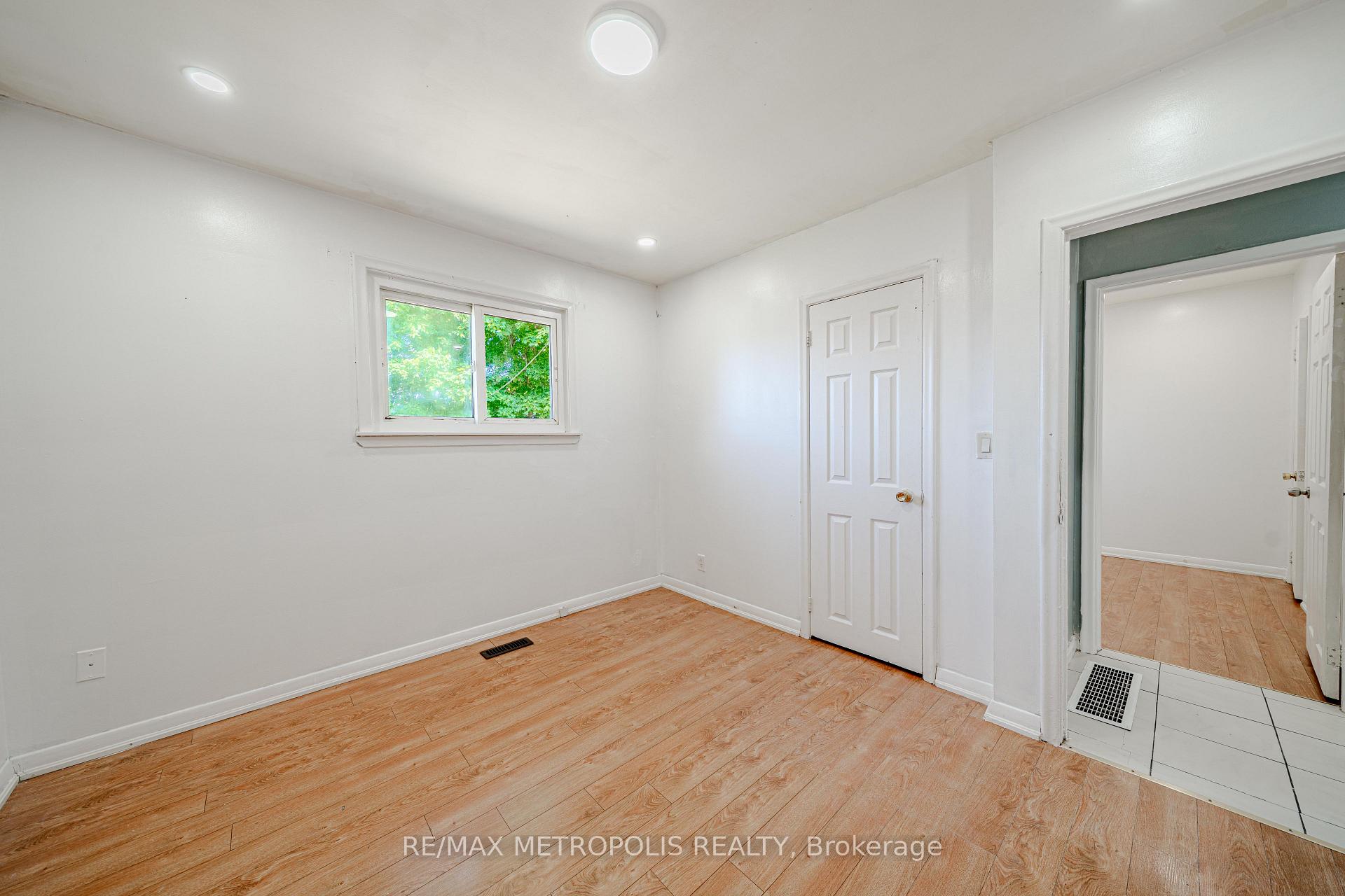 Photo 25 of 235 Waverly Street S, Oshawa, Vanier — HOMEH