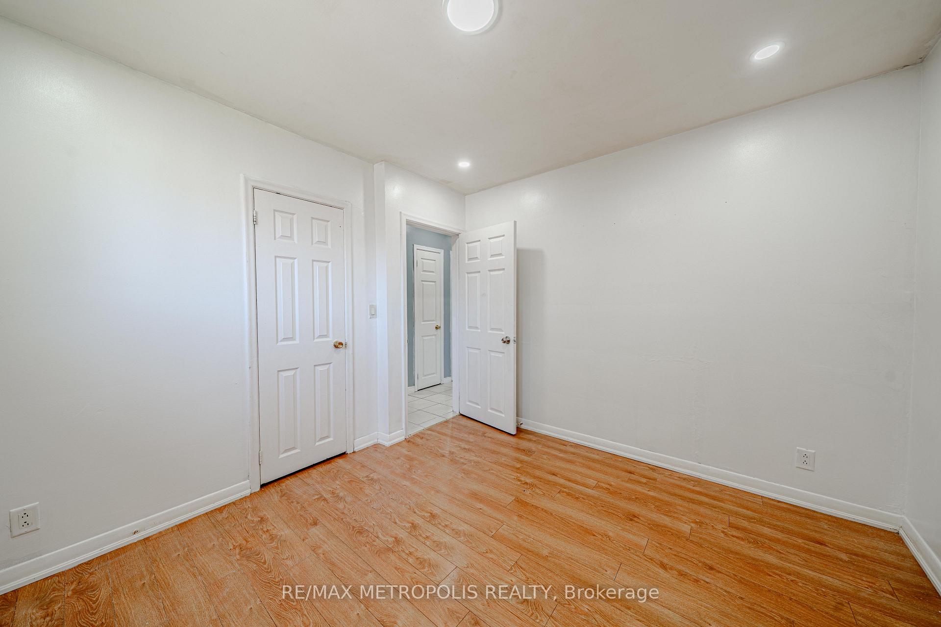 Photo 26 of 235 Waverly Street S, Oshawa, Vanier — HOMEH