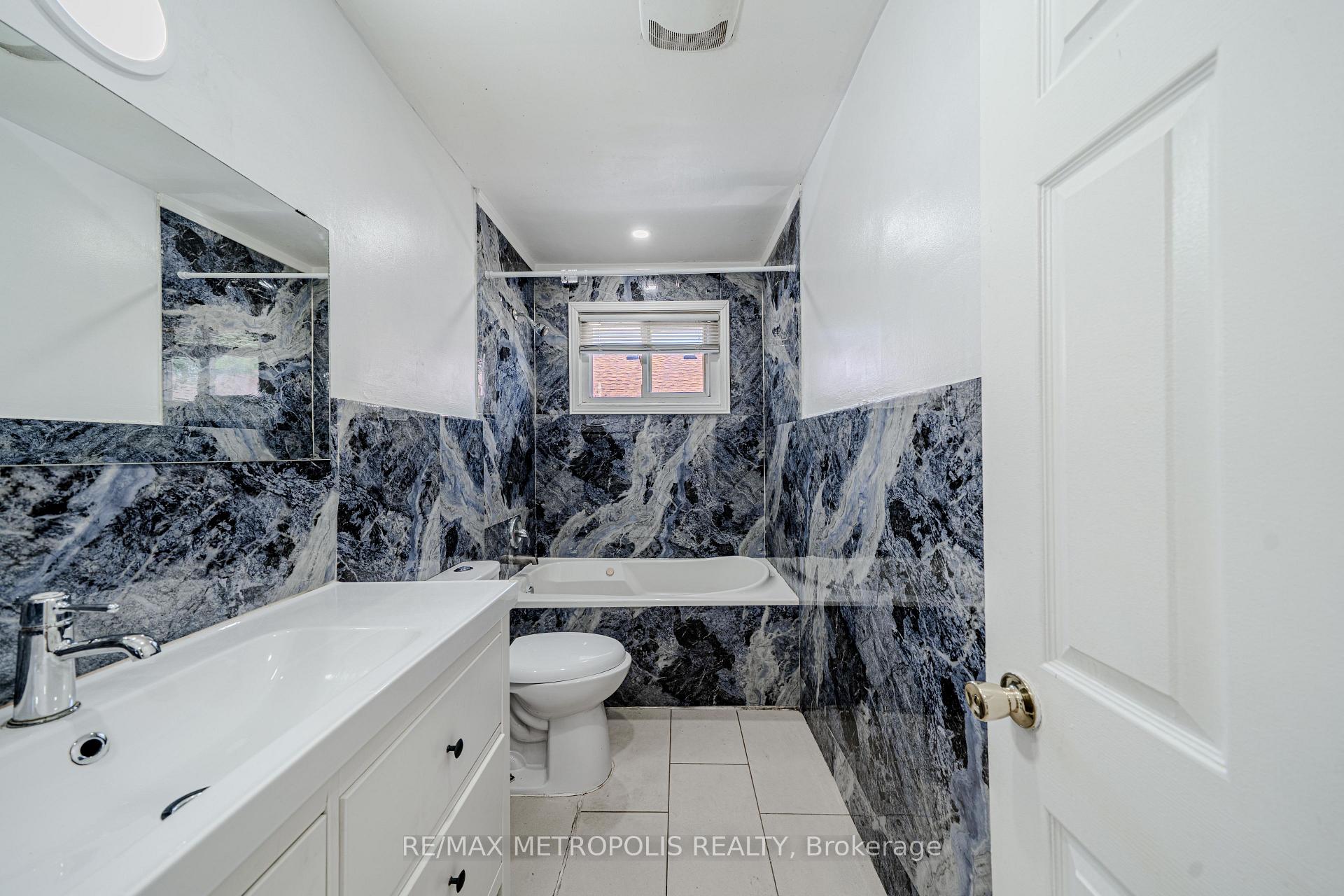 Photo 28 of 235 Waverly Street S, Oshawa, Vanier — HOMEH