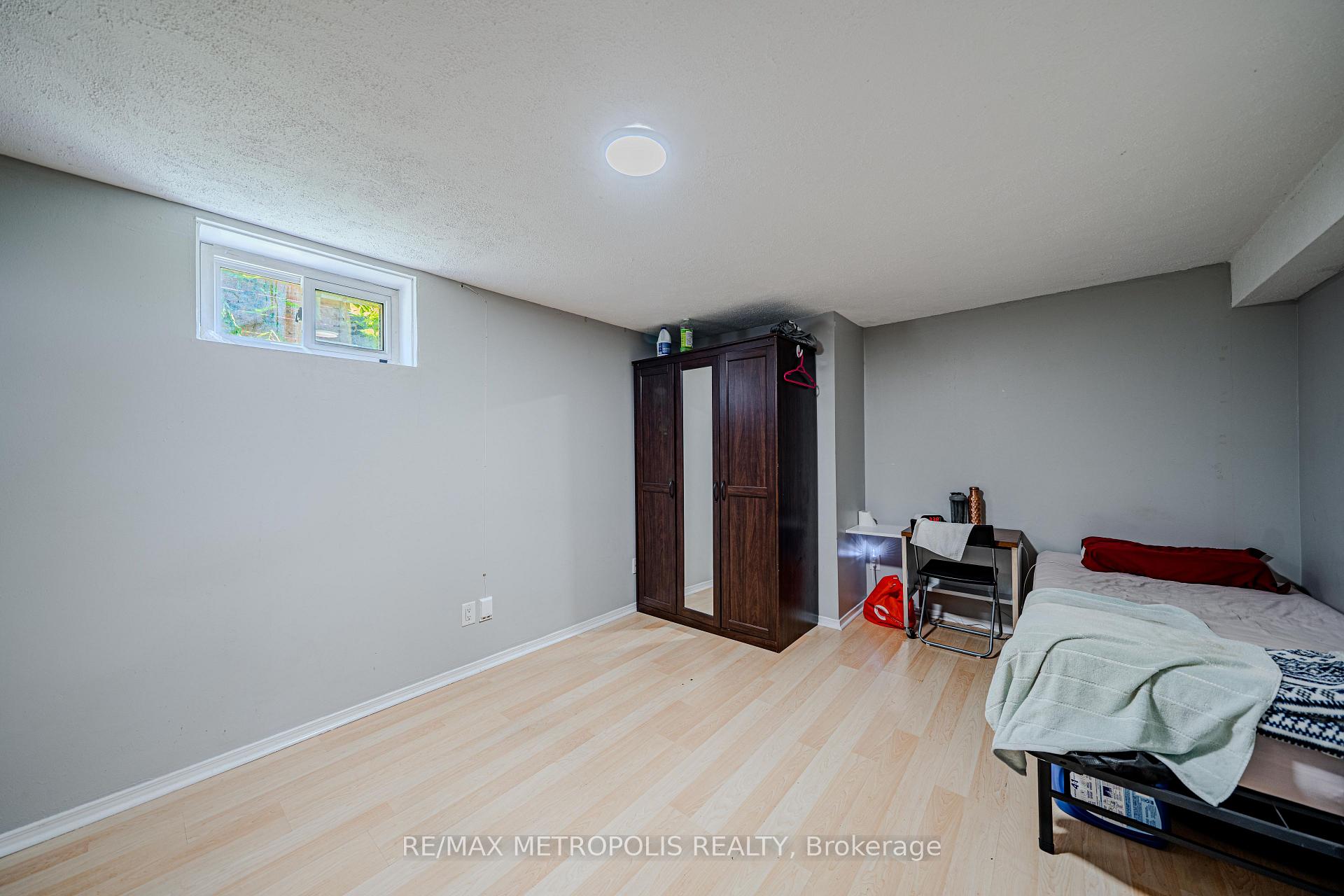 Photo 31 of 235 Waverly Street S, Oshawa, Vanier — HOMEH