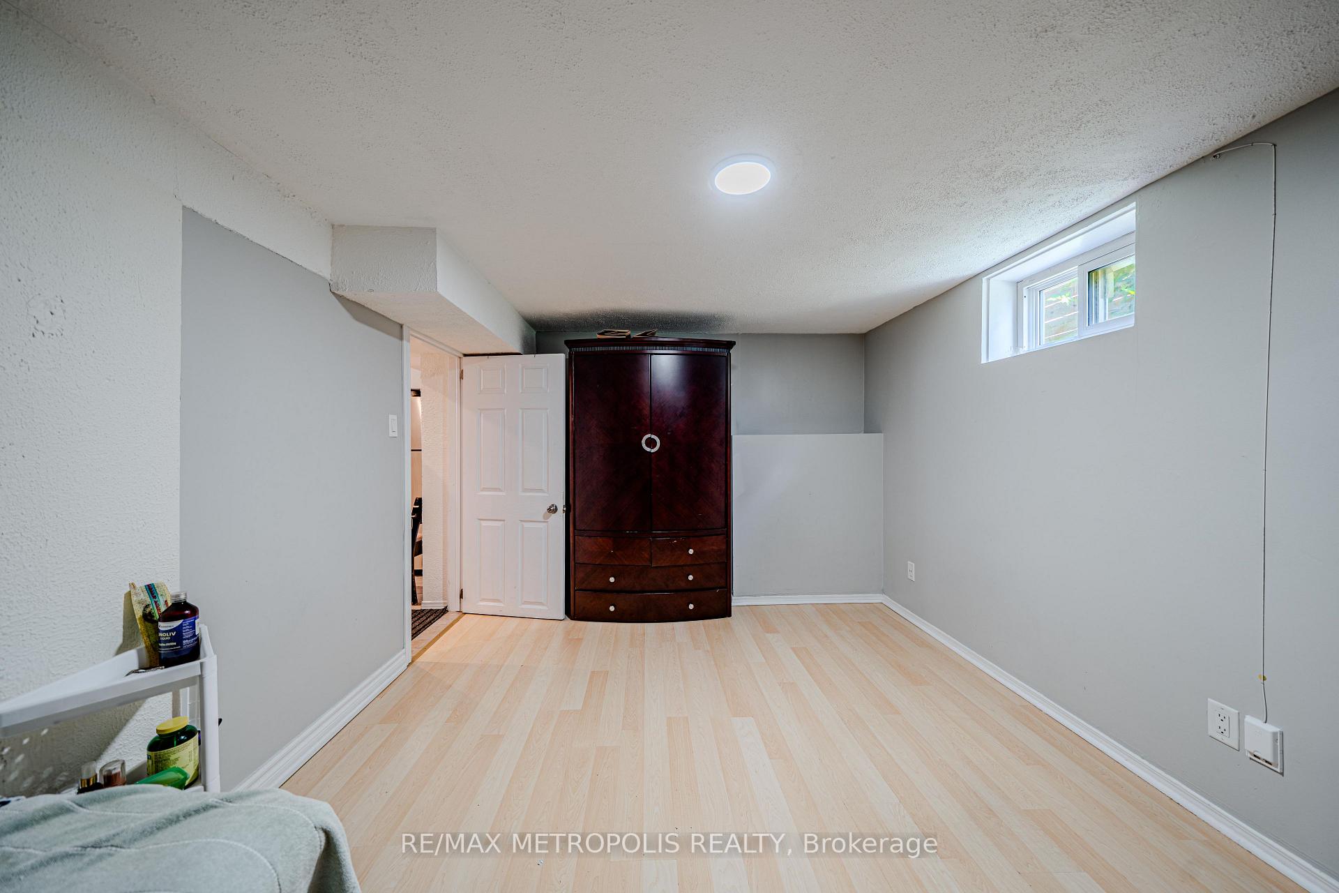 Photo 32 of 235 Waverly Street S, Oshawa, Vanier — HOMEH