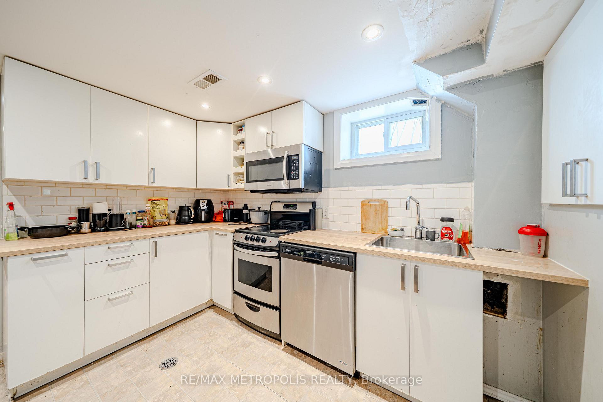 Photo 33 of 235 Waverly Street S, Oshawa, Vanier — HOMEH