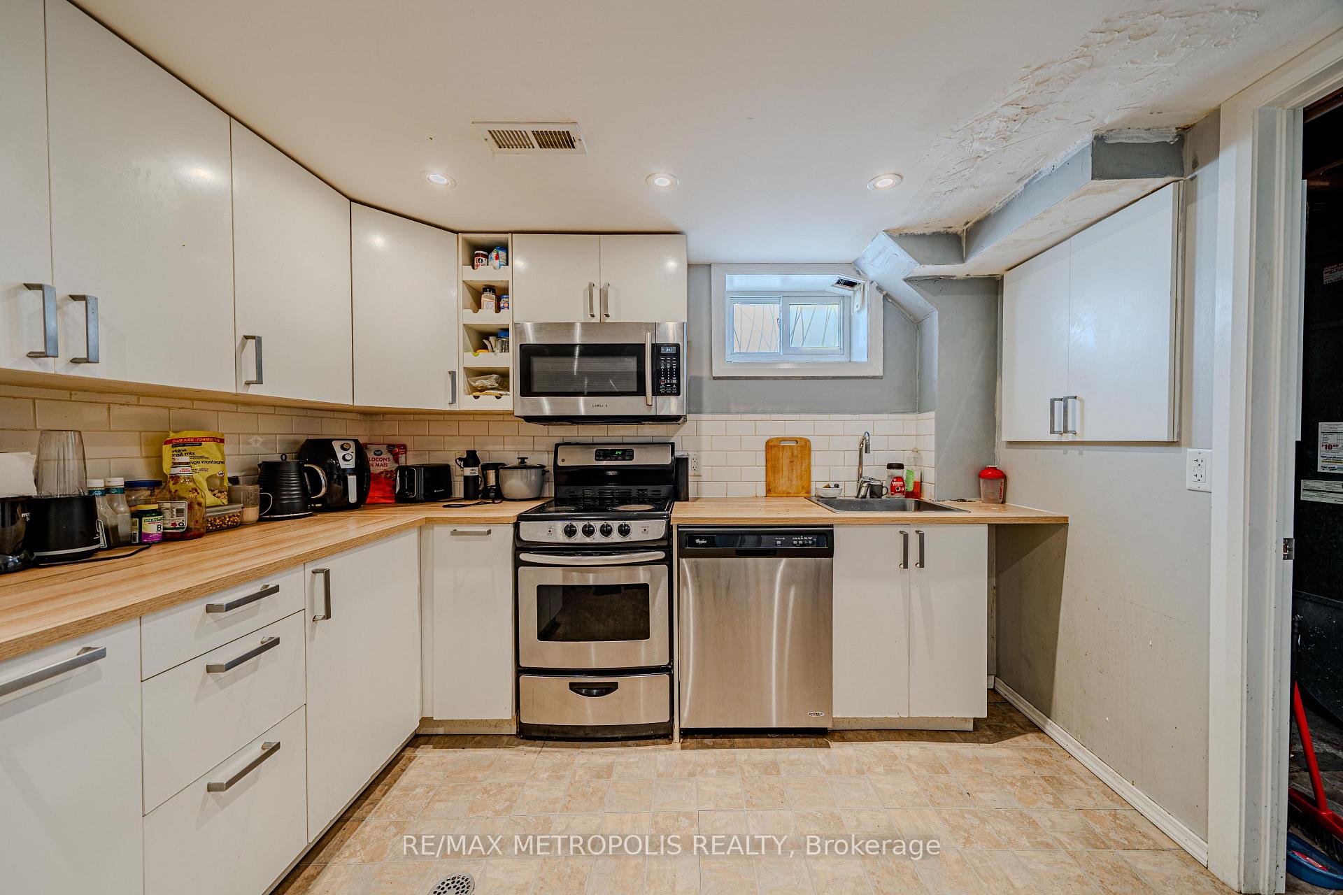 Photo 34 of 235 Waverly Street S, Oshawa, Vanier — HOMEH