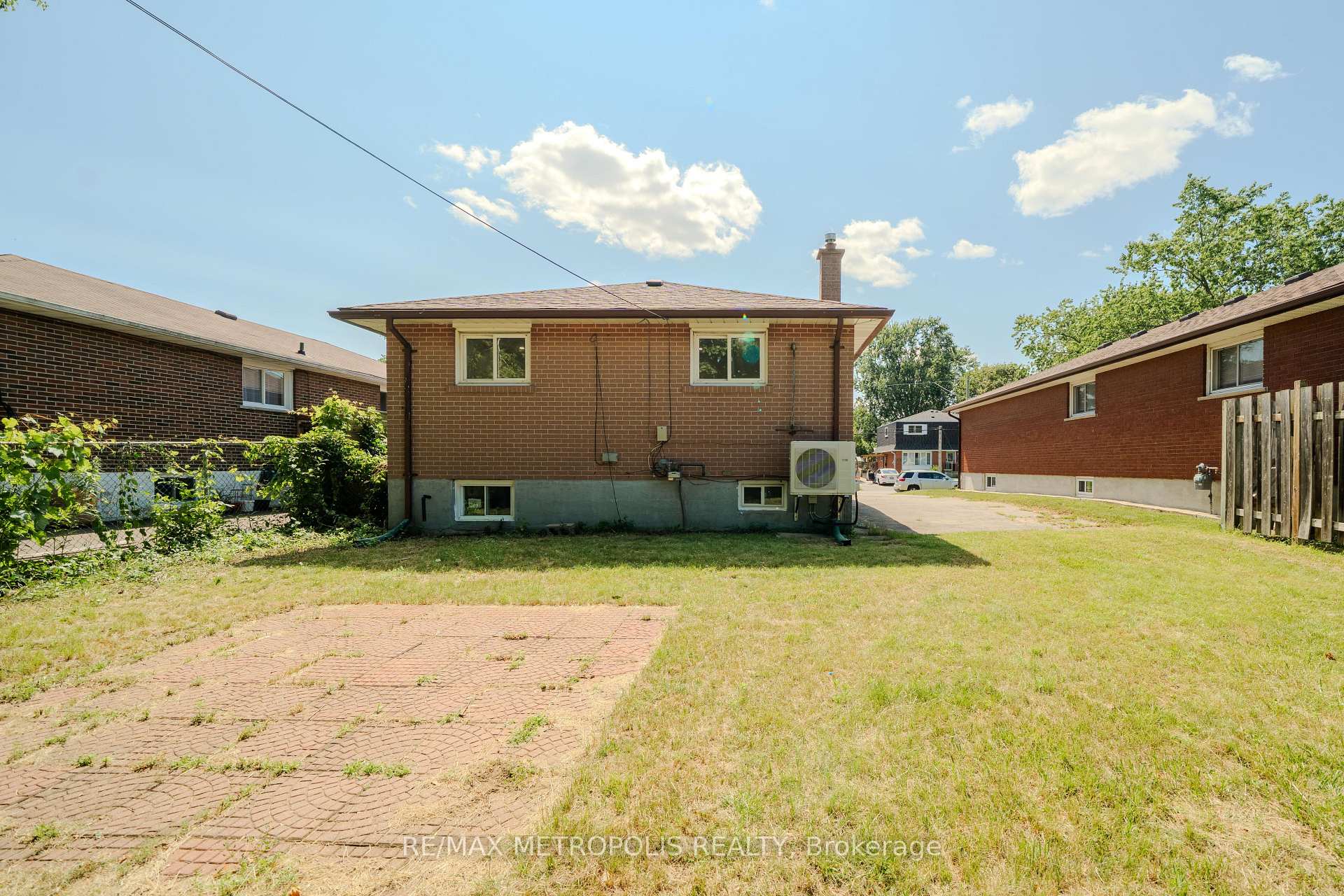 Photo 36 of 235 Waverly Street S, Oshawa, Vanier — HOMEH