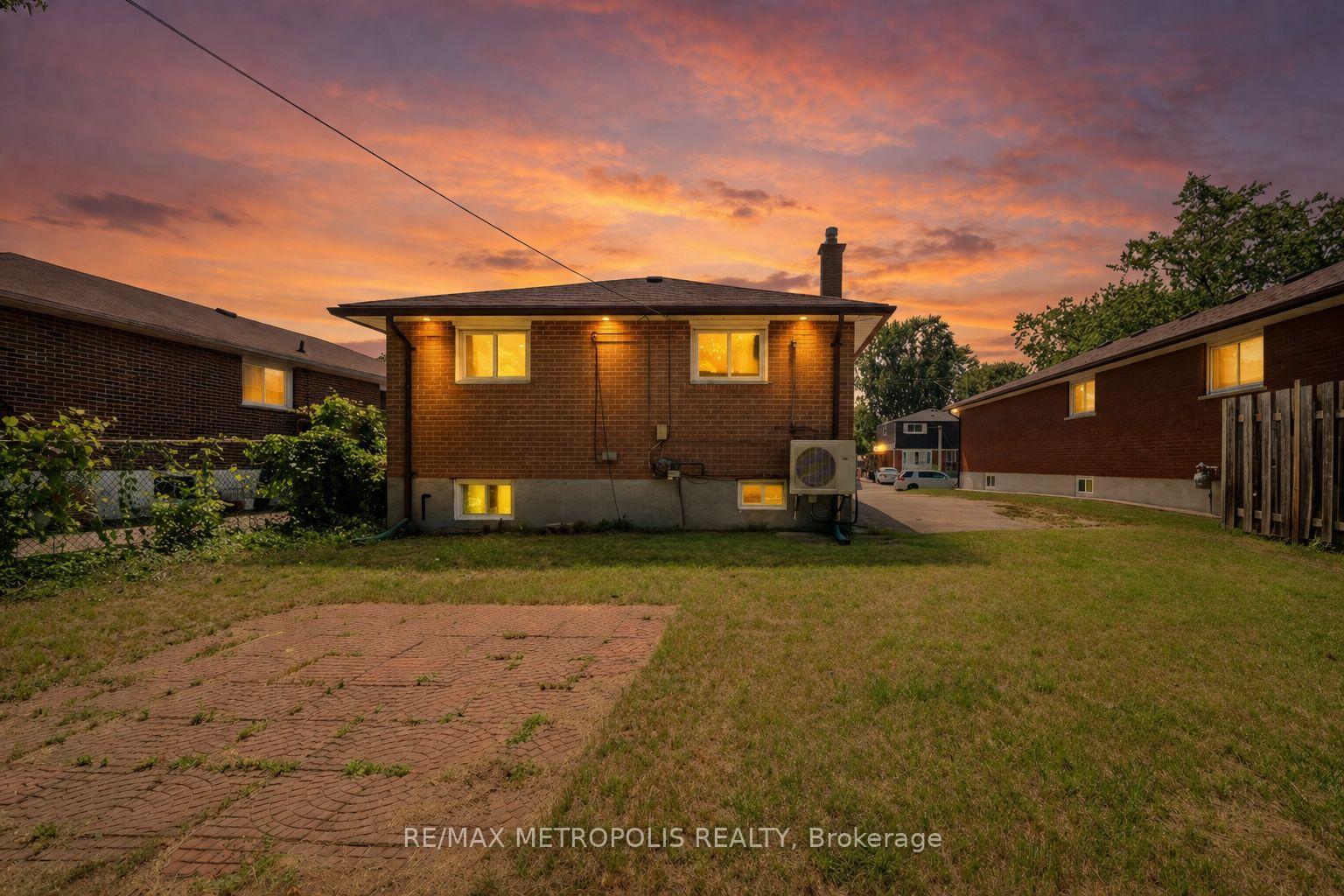 Photo 39 of 235 Waverly Street S, Oshawa, Vanier — HOMEH